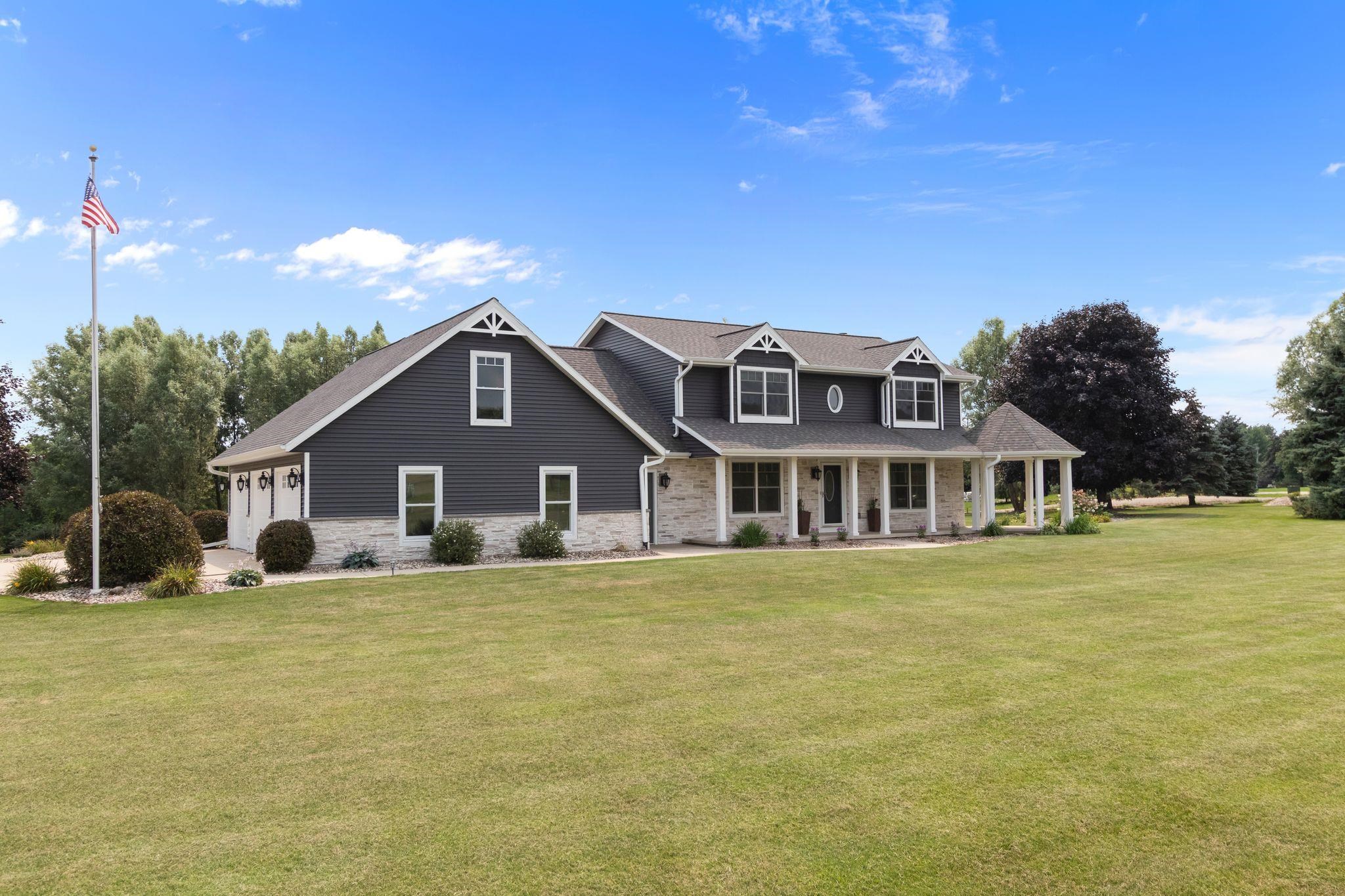 W685 RIVER VIEW Court property preview photograph