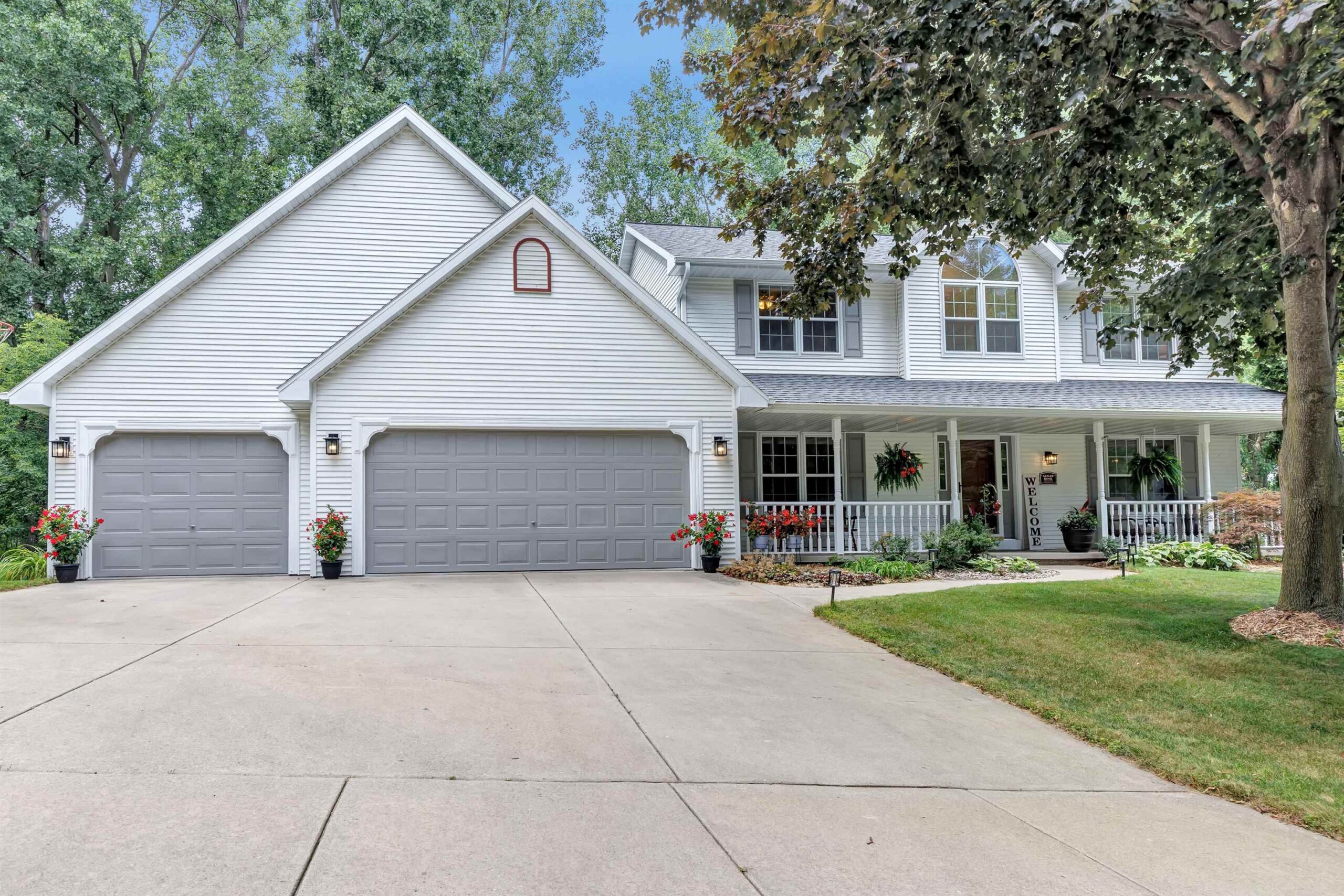 250 WINDWARD Road property preview photograph