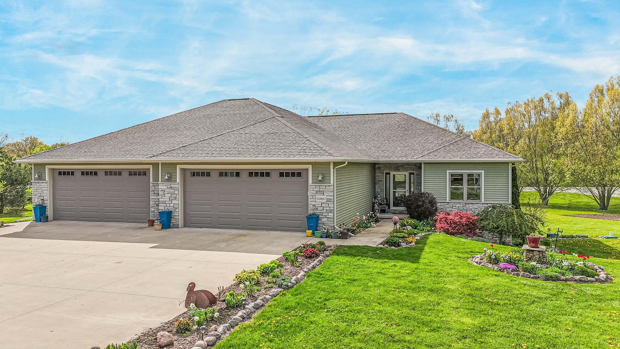 N2887 EVERGREEN Lane property preview photograph