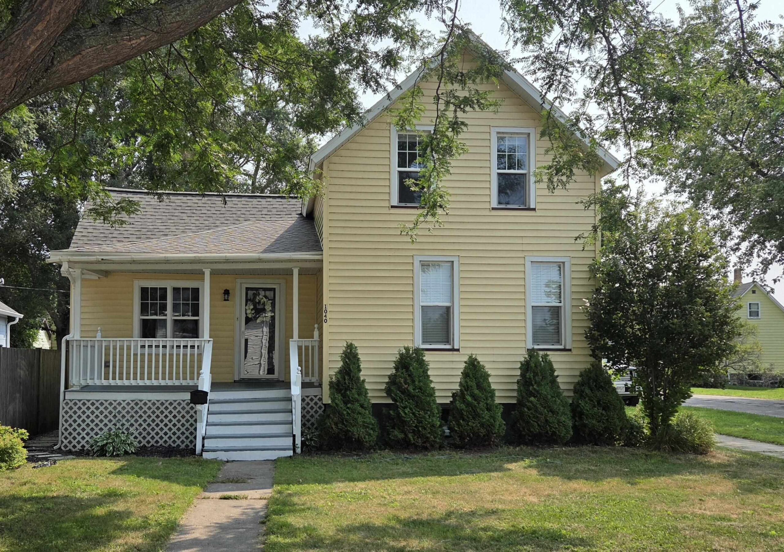 1040 BLAINE Street property preview photograph
