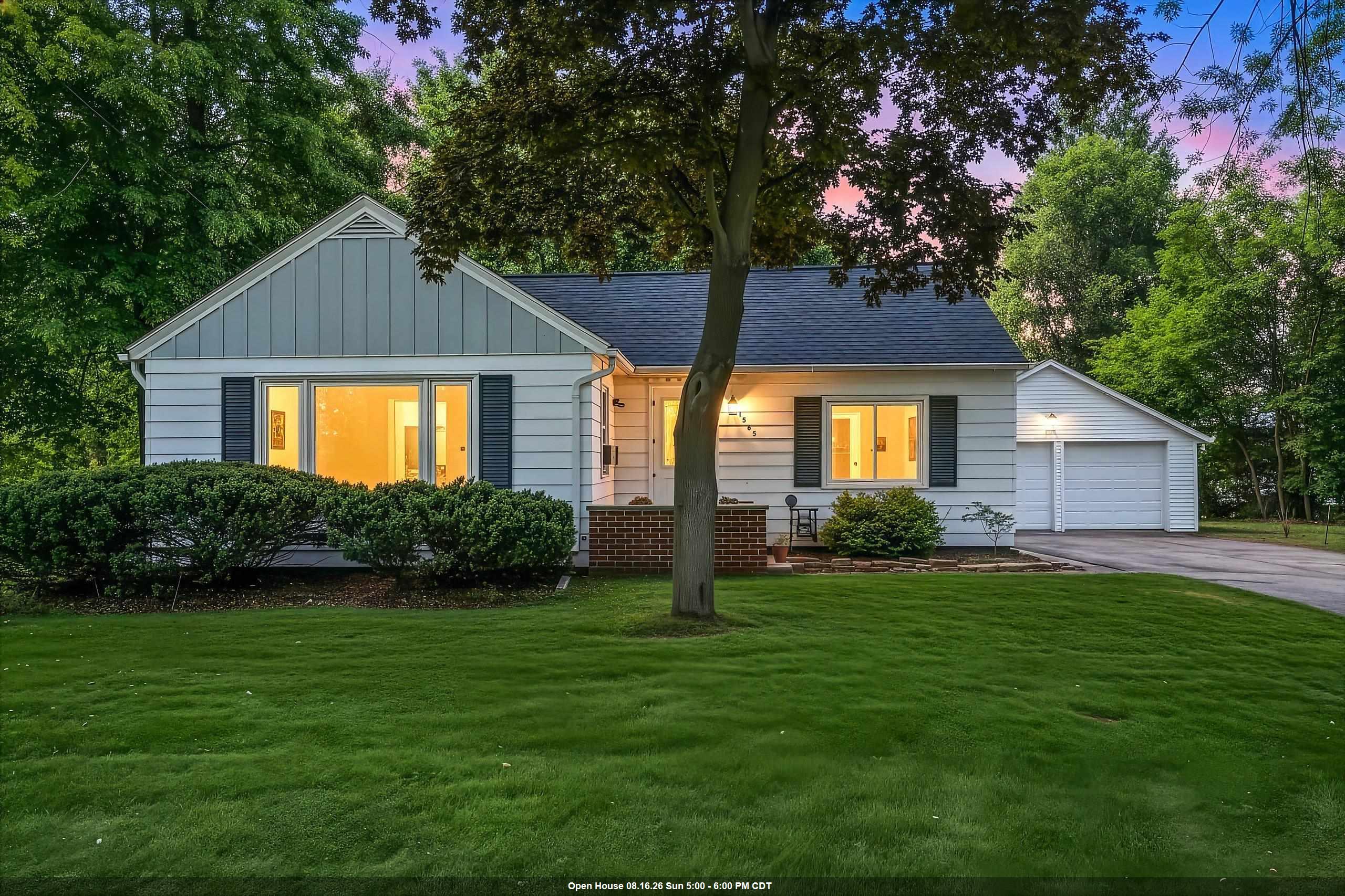 1565 RIVERSIDE Drive property preview photograph