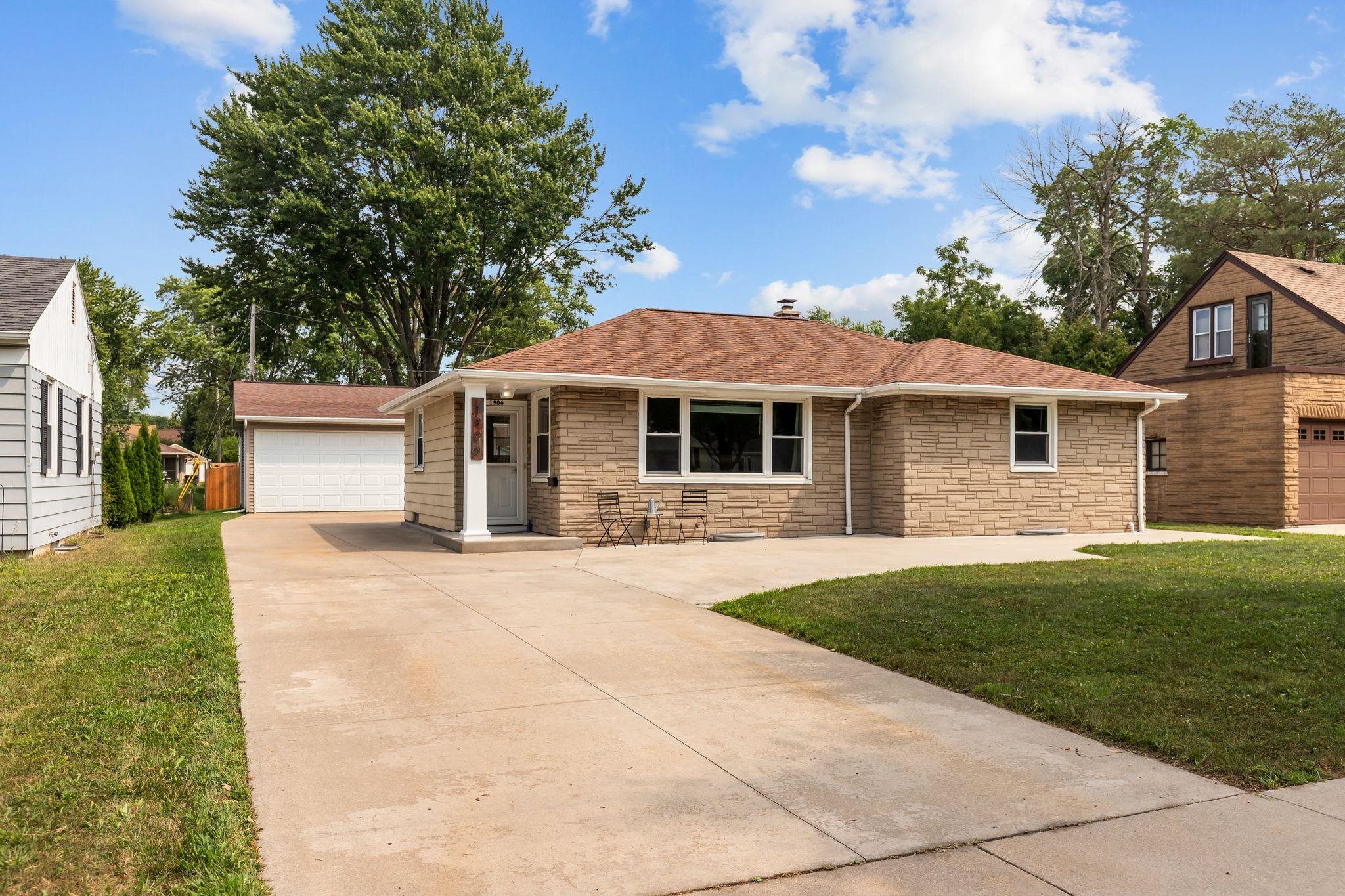1906 S MEMORIAL Drive property preview photograph