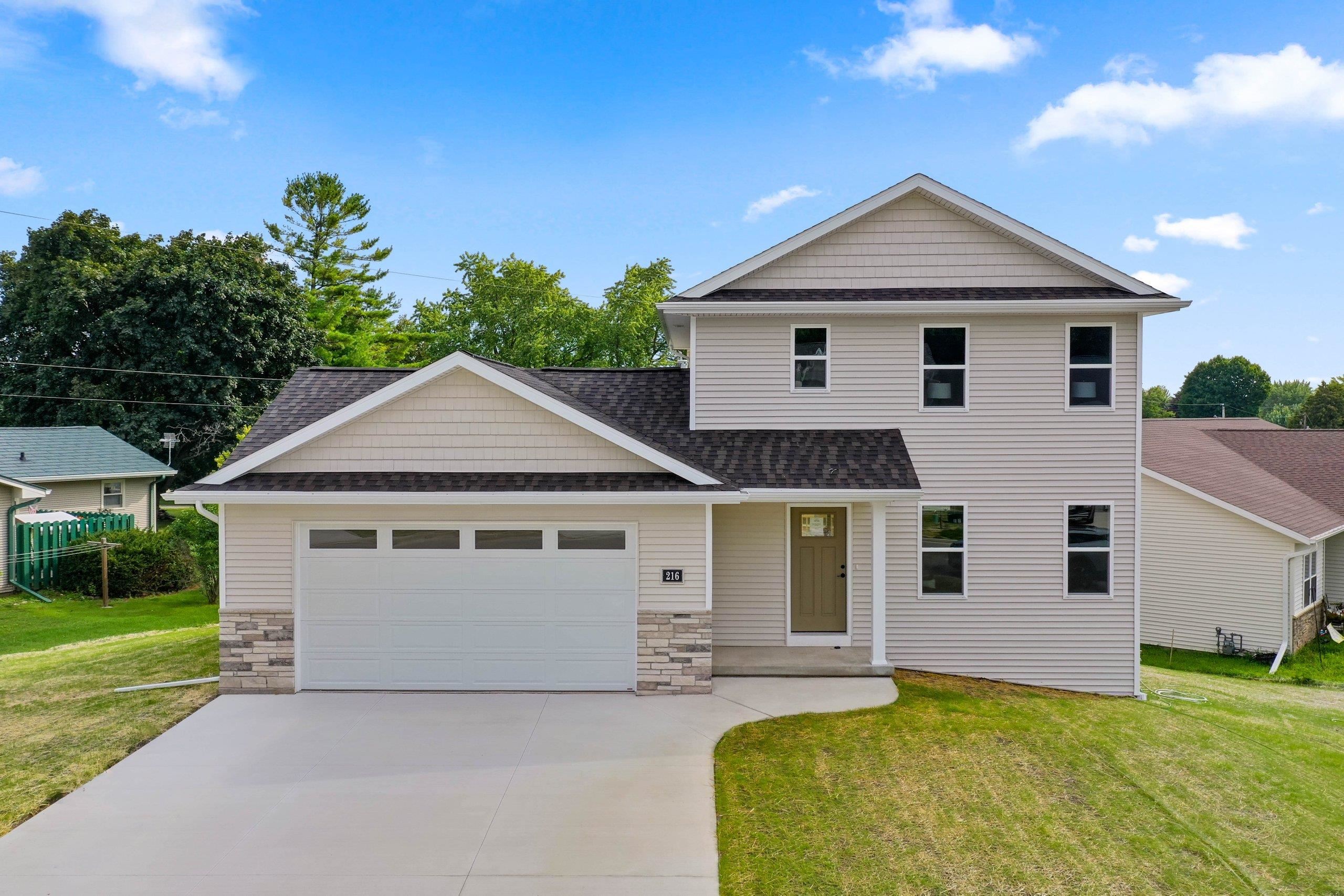 216 EVERGREEN Lane property preview photograph