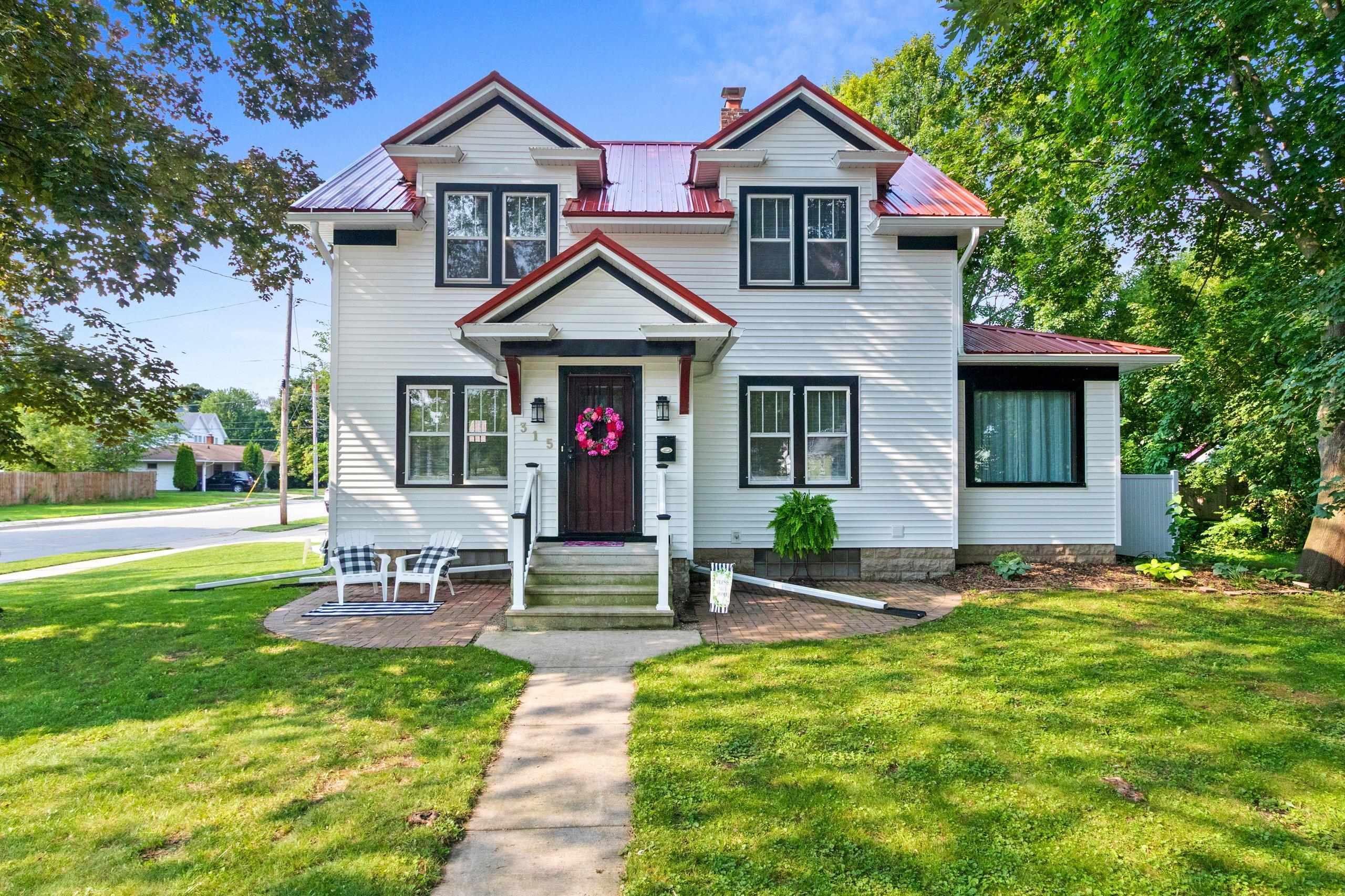 315 W GREEN BAY Street property preview photograph