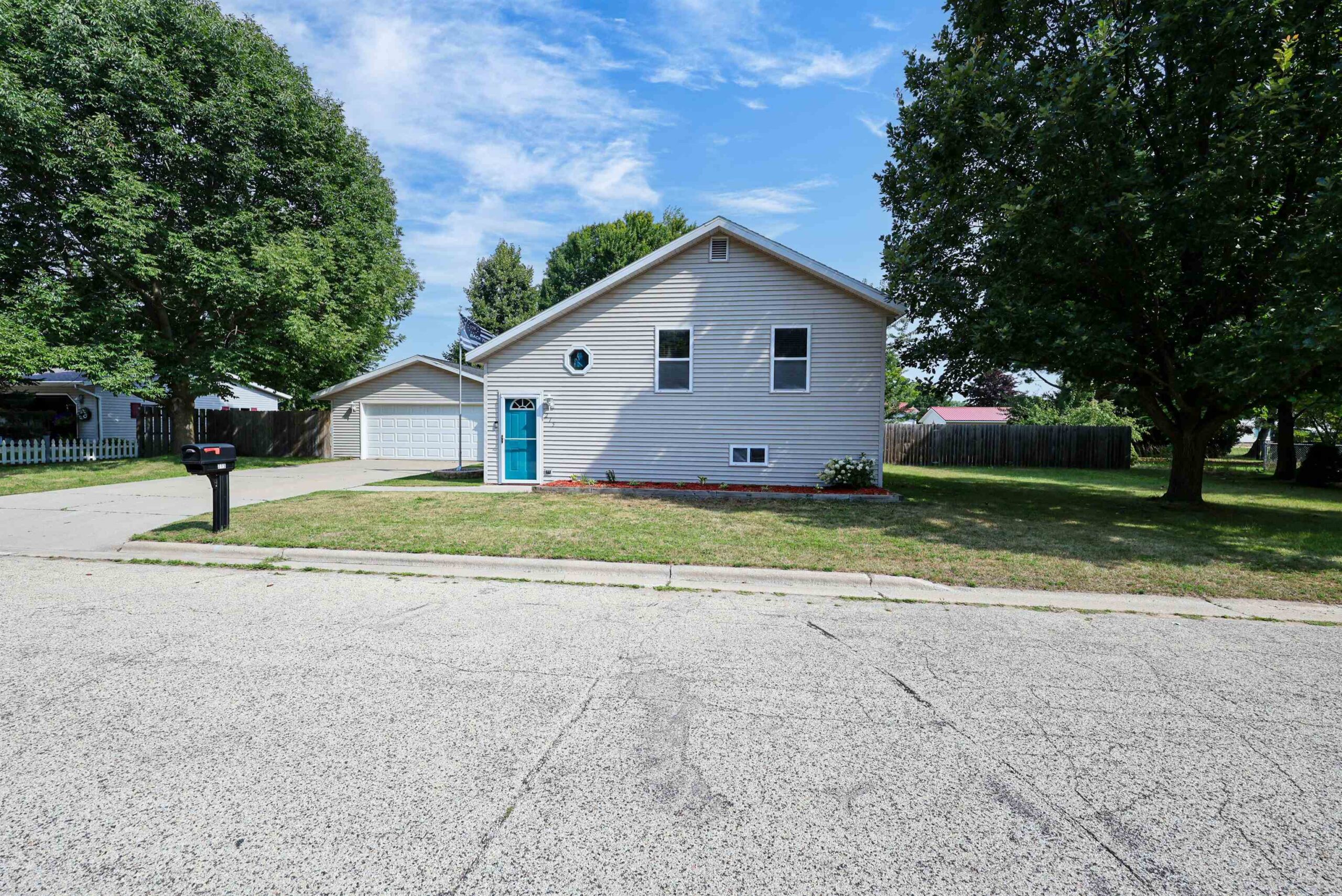 215 7TH Street property preview photograph