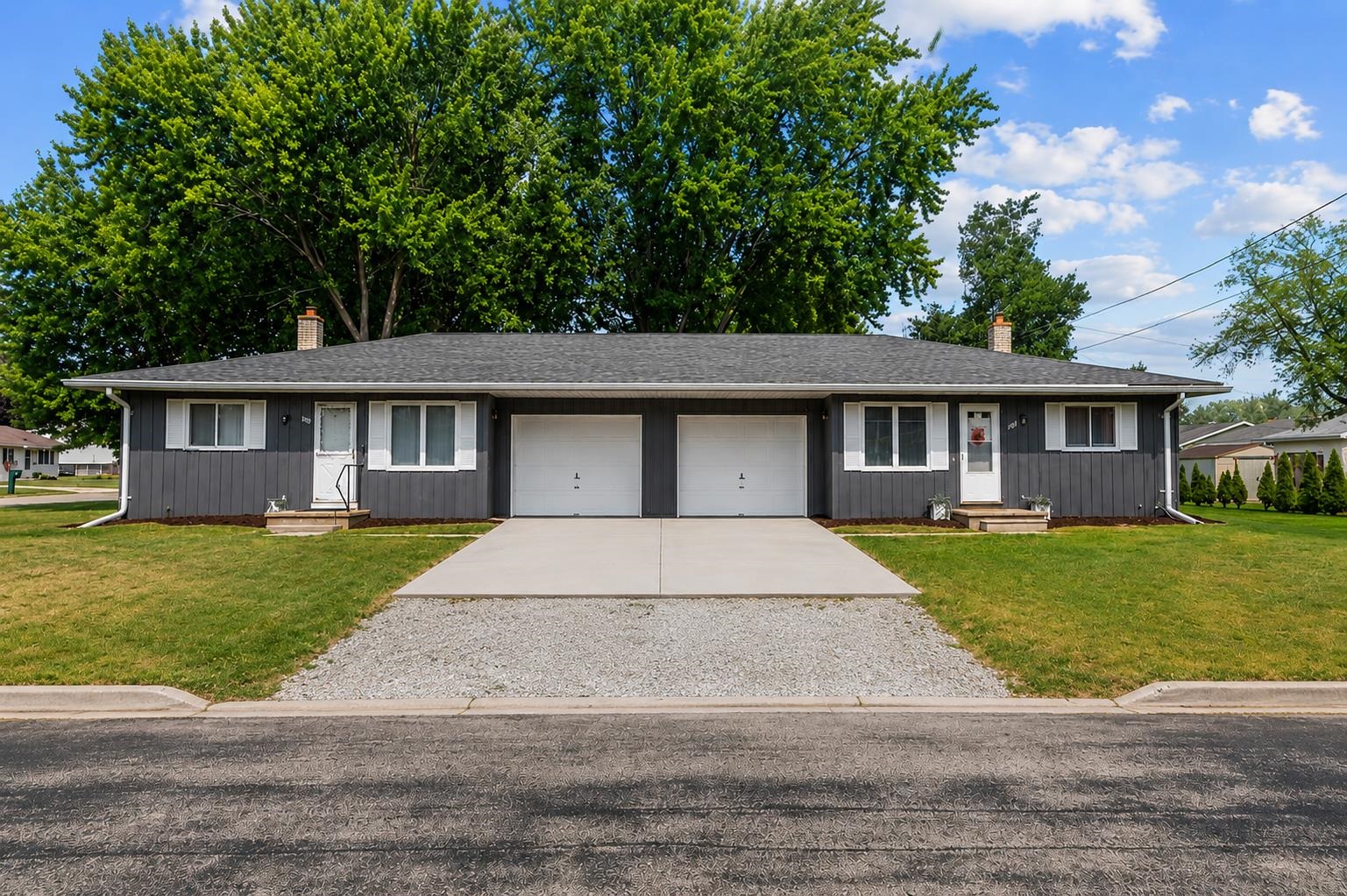 1500 GREENDALE Street property preview photograph