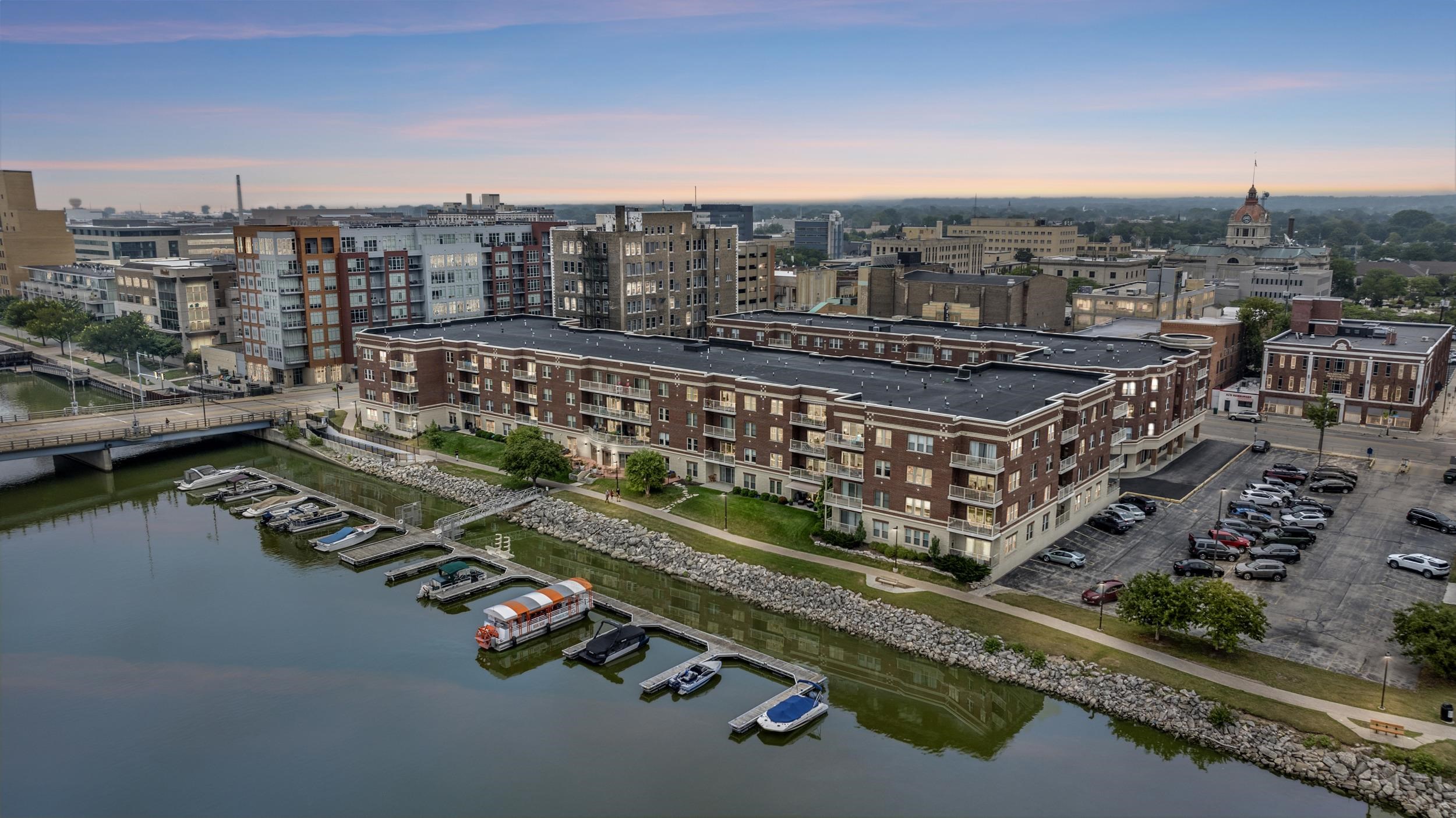118 S WASHINGTON Street property preview photograph