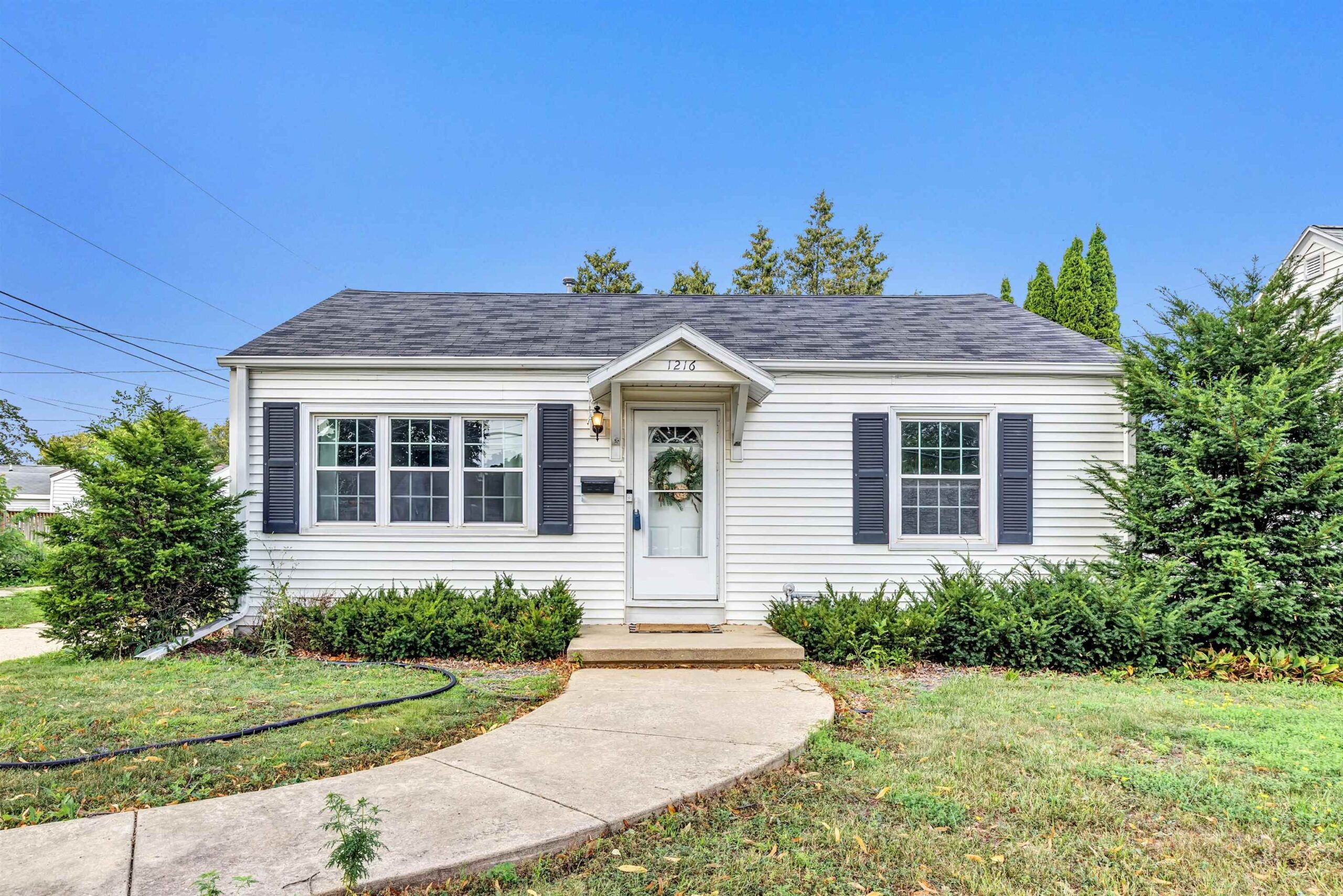 1216 9TH Street property preview photograph