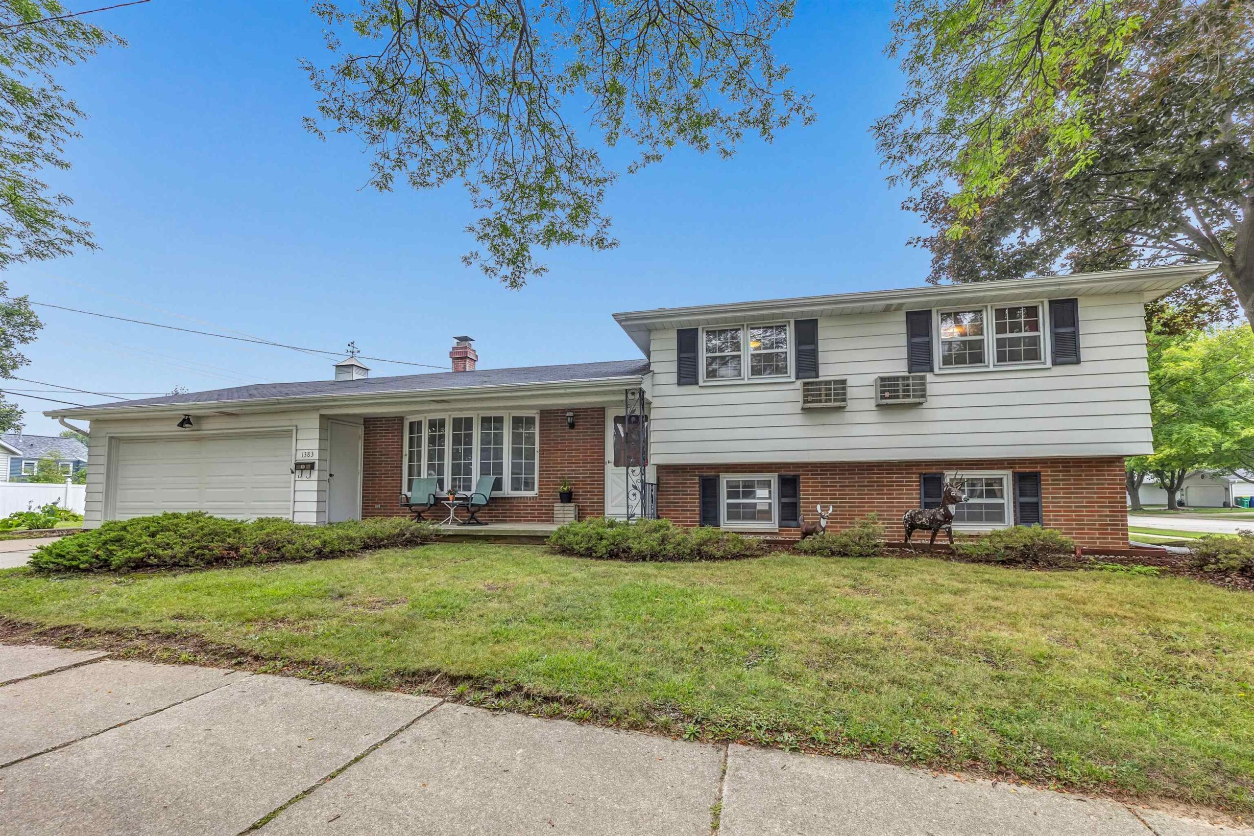 1383 MINAHAN Street property preview photograph