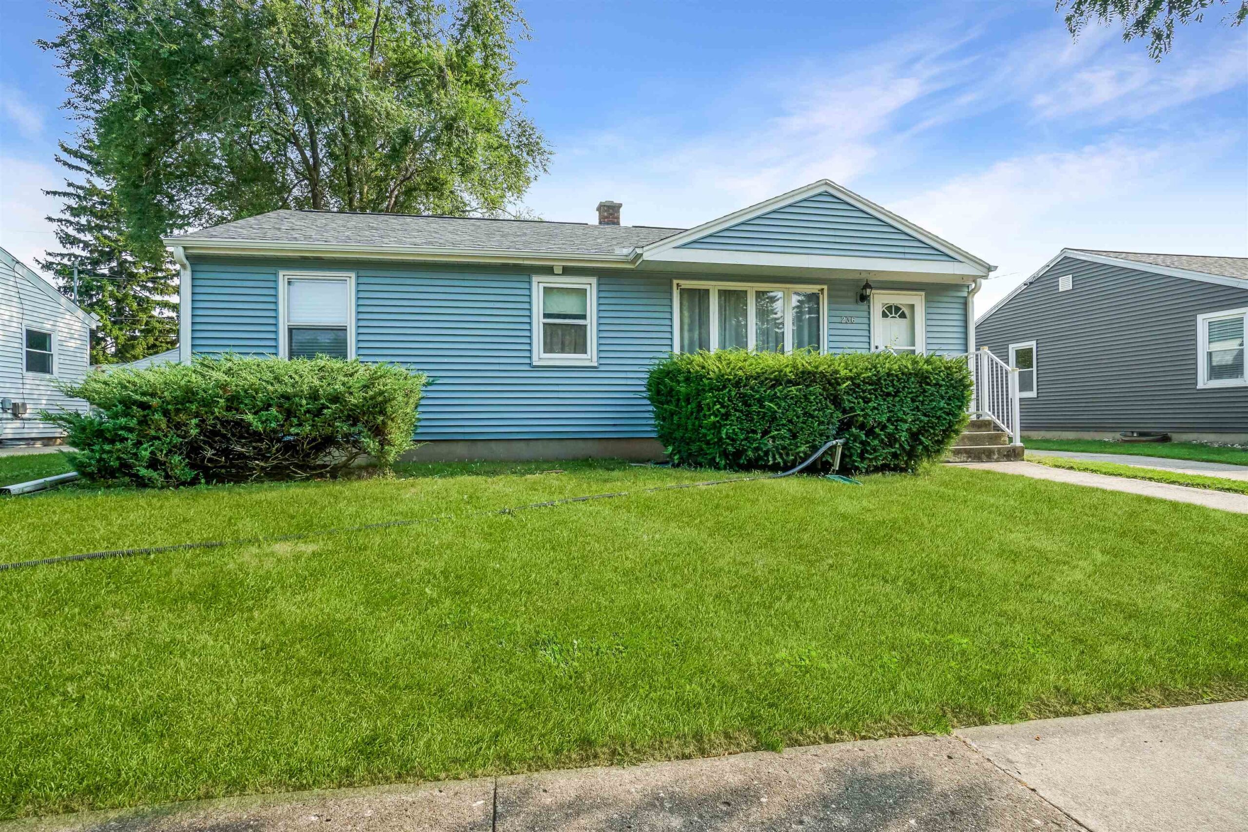 236 E 18TH Street property preview photograph