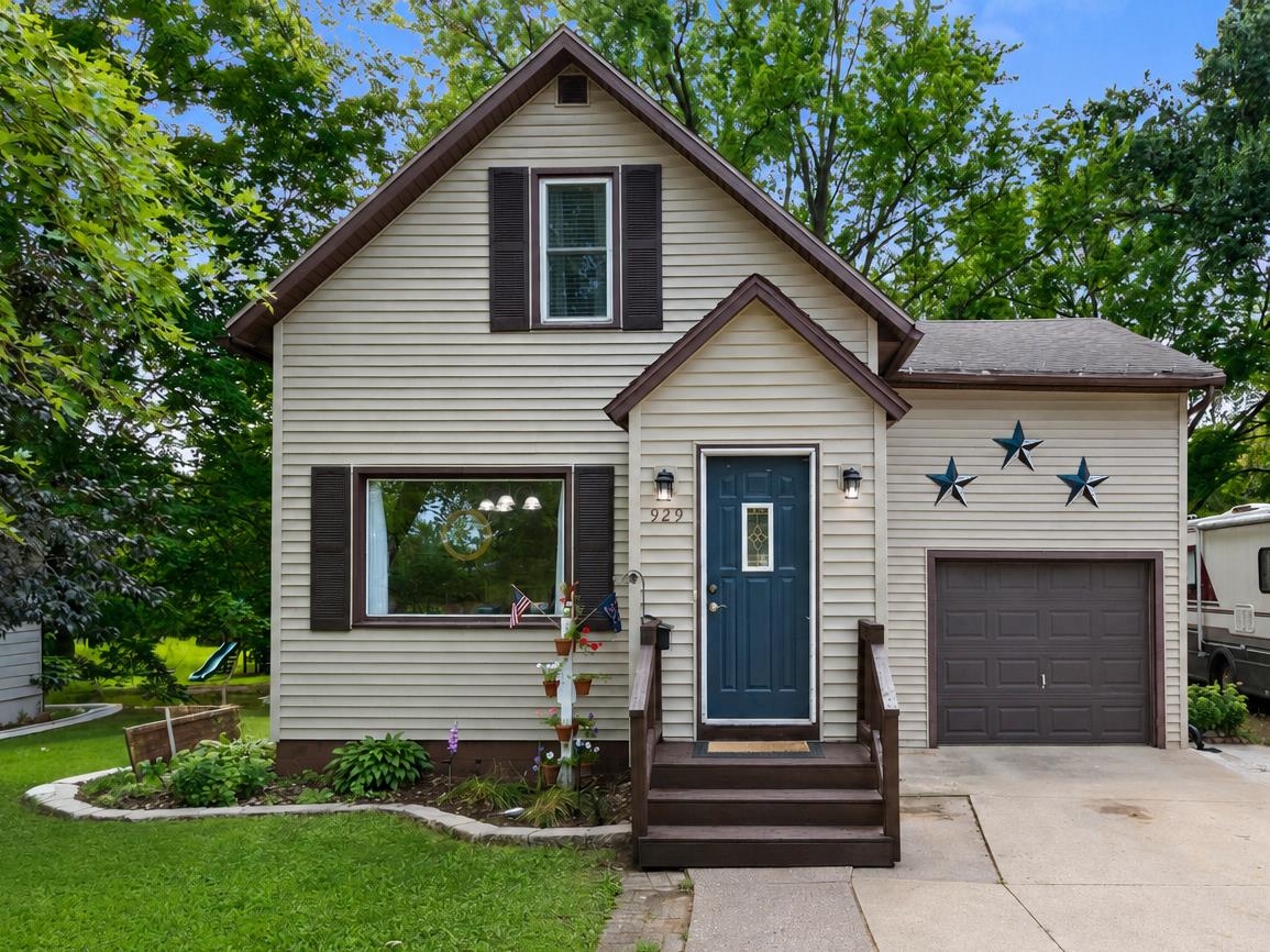 929 S BARTLETT Street property preview photograph