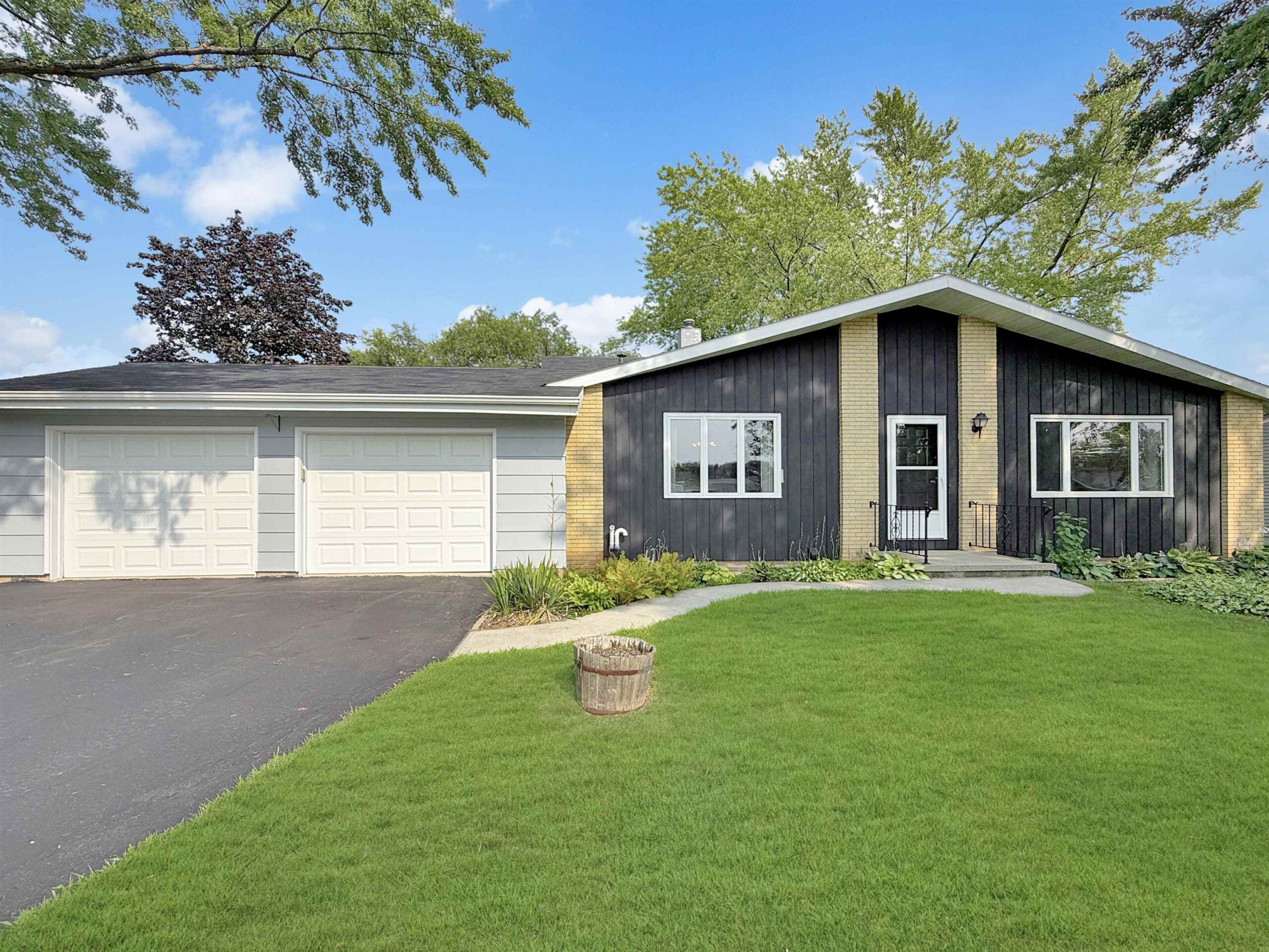 130 BARTON Road property preview photograph