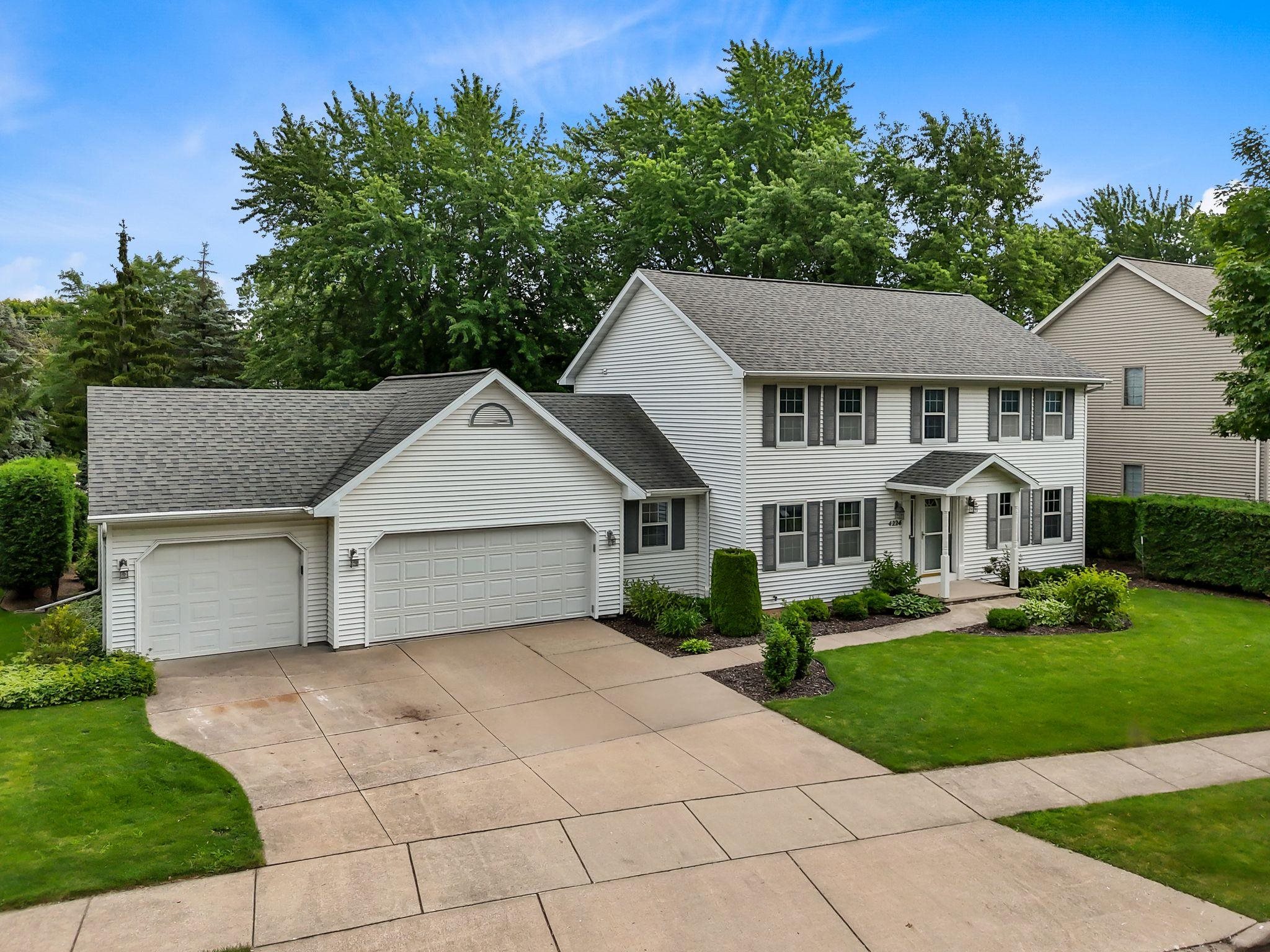 4224 TERRAVIEW Drive property preview photograph