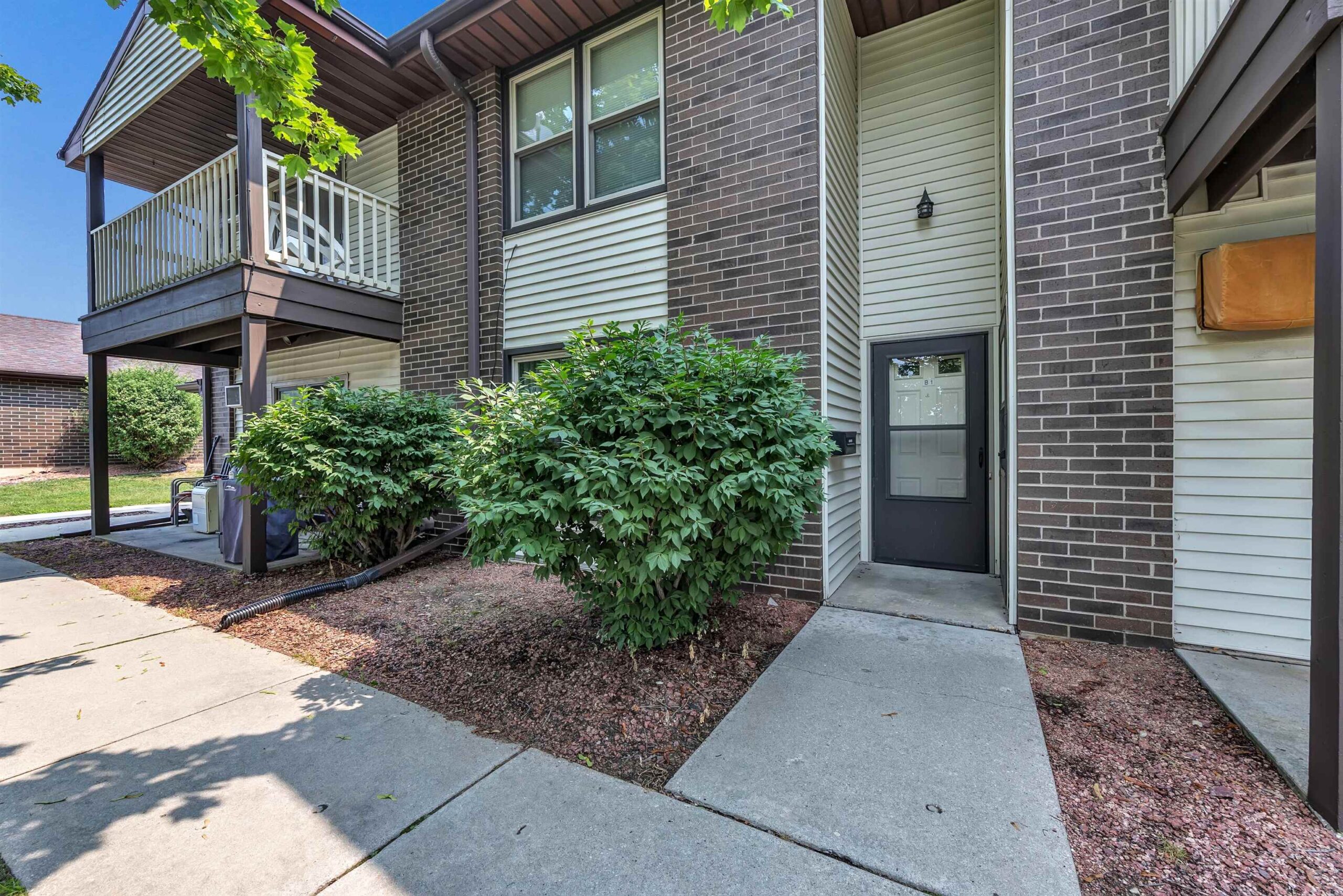 1045 MARVELLE Lane property preview photograph