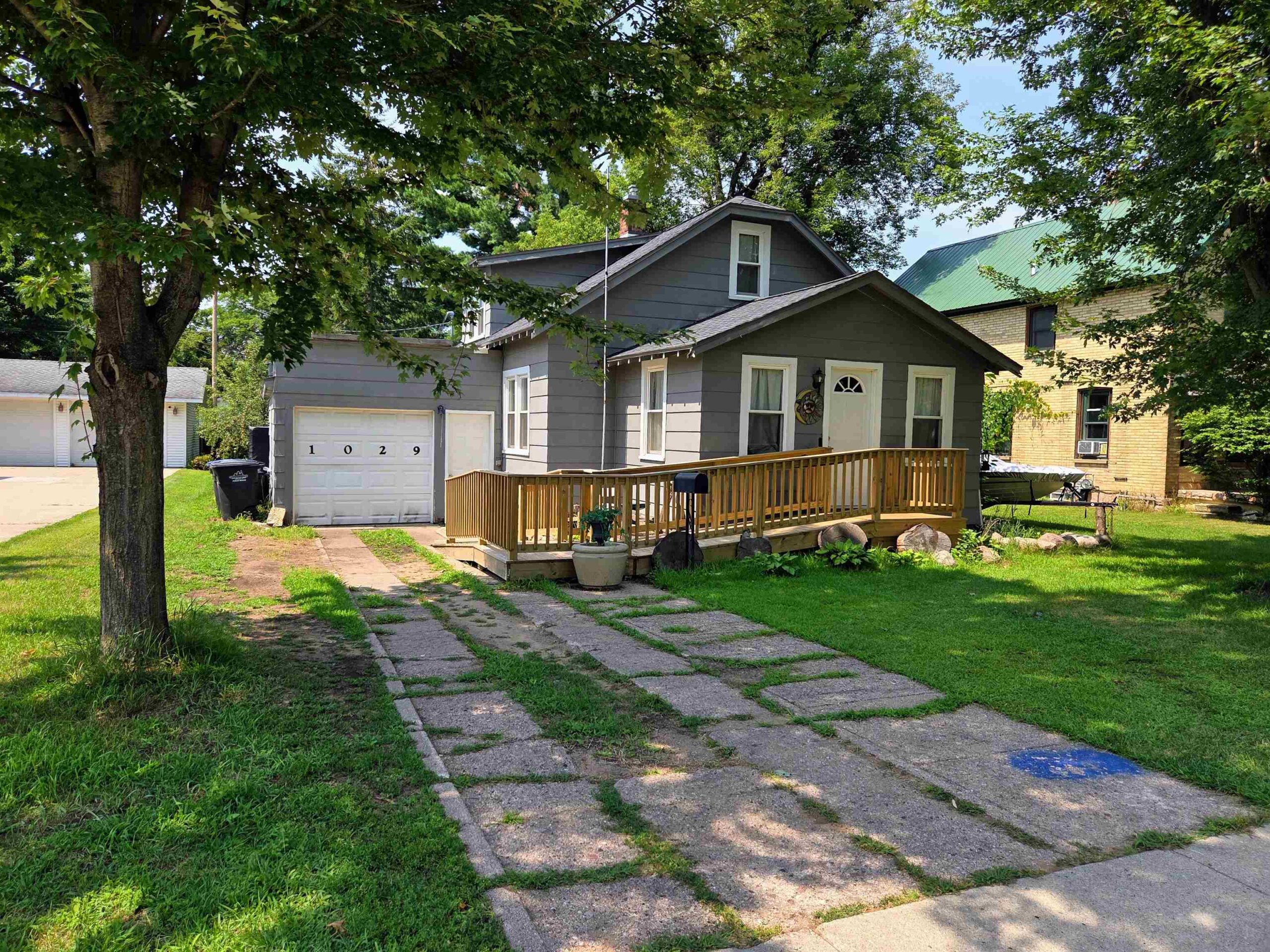 1029 S MAIN Street property preview photograph