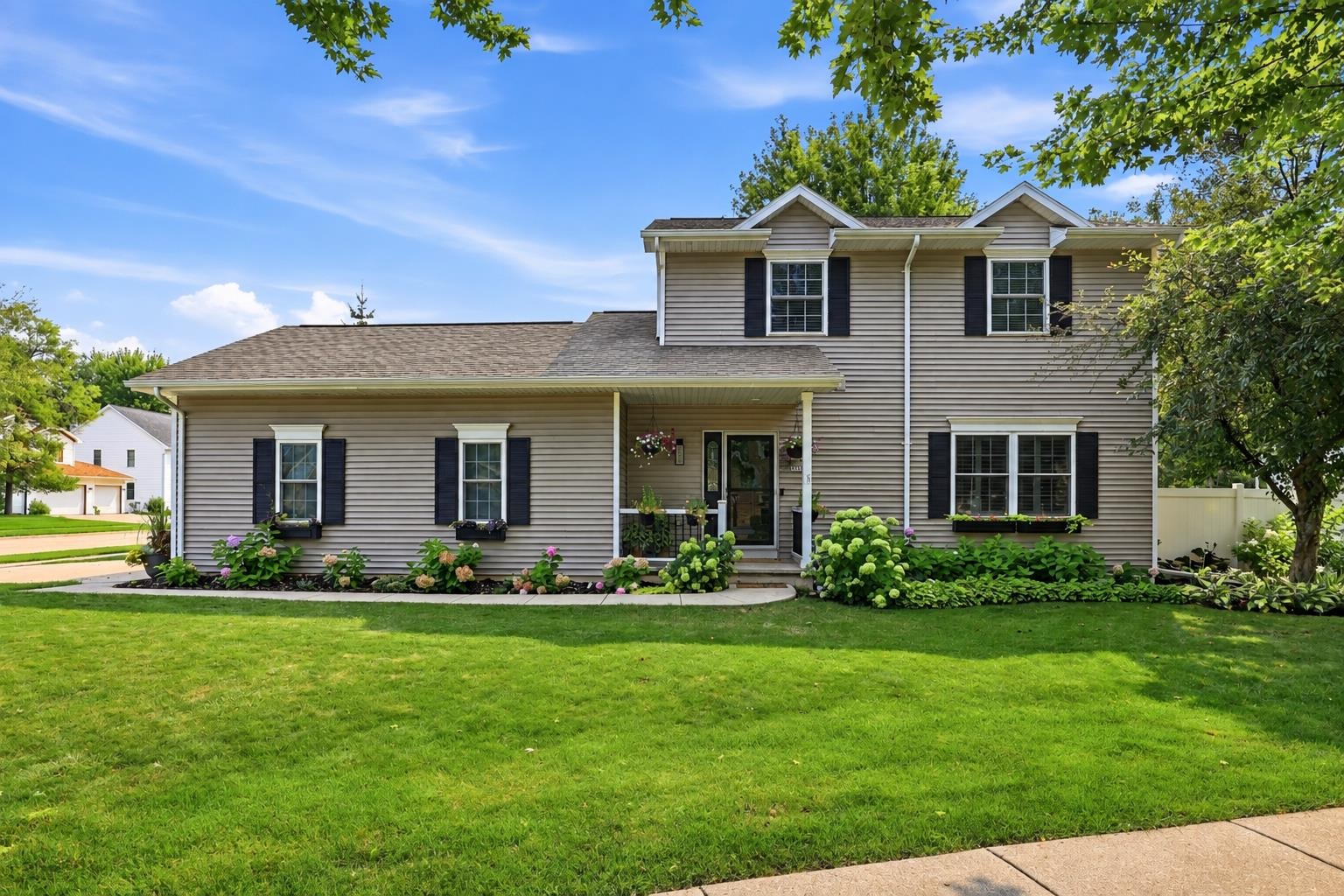 1520 WELLINGTON Drive property preview photograph