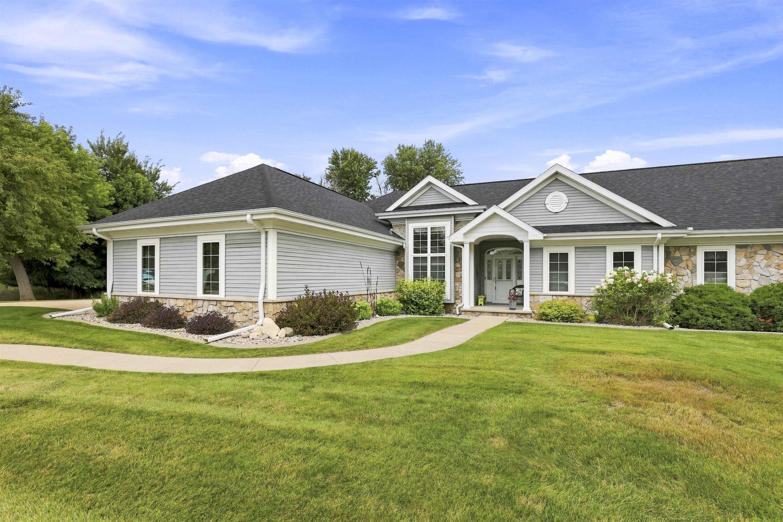 4704 TIMBER Row property preview photograph