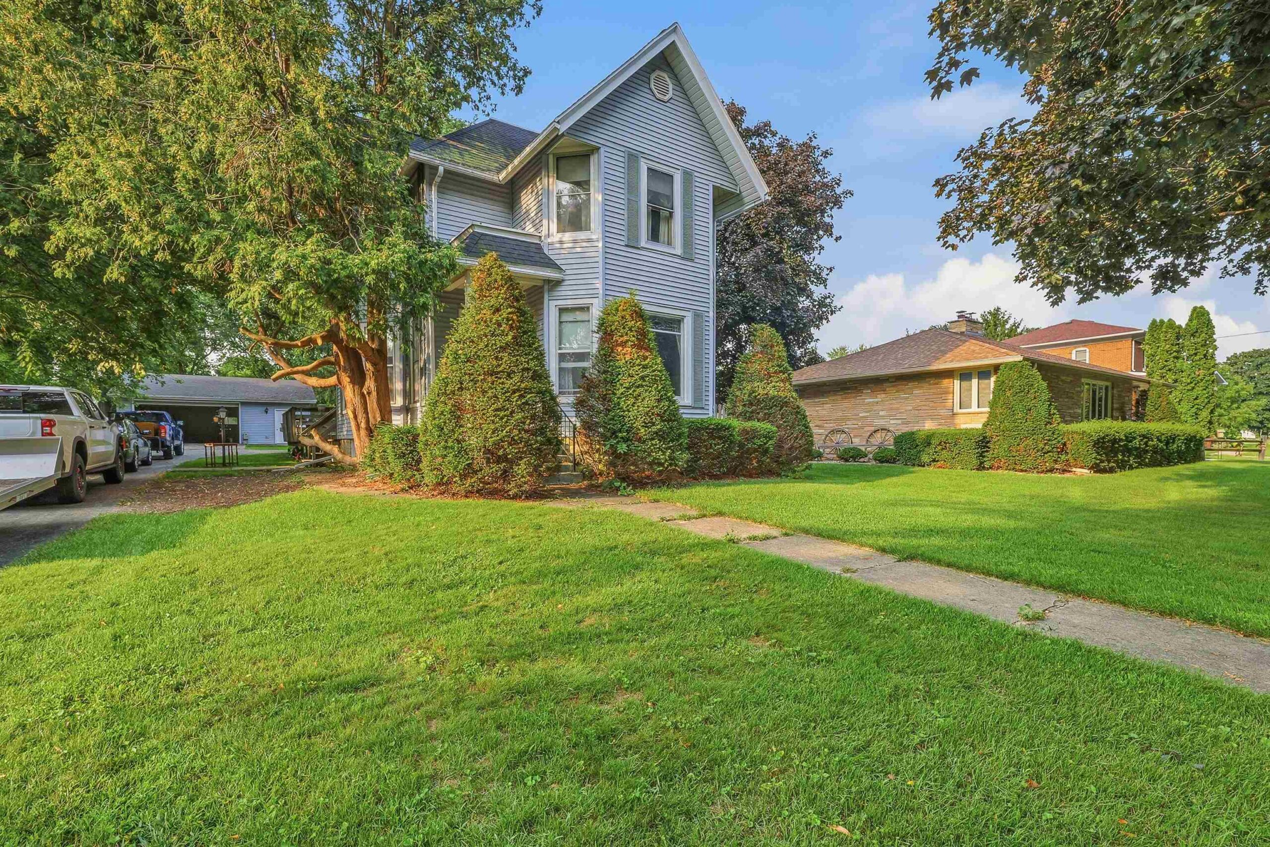 112 E WAUPUN Street property preview photograph