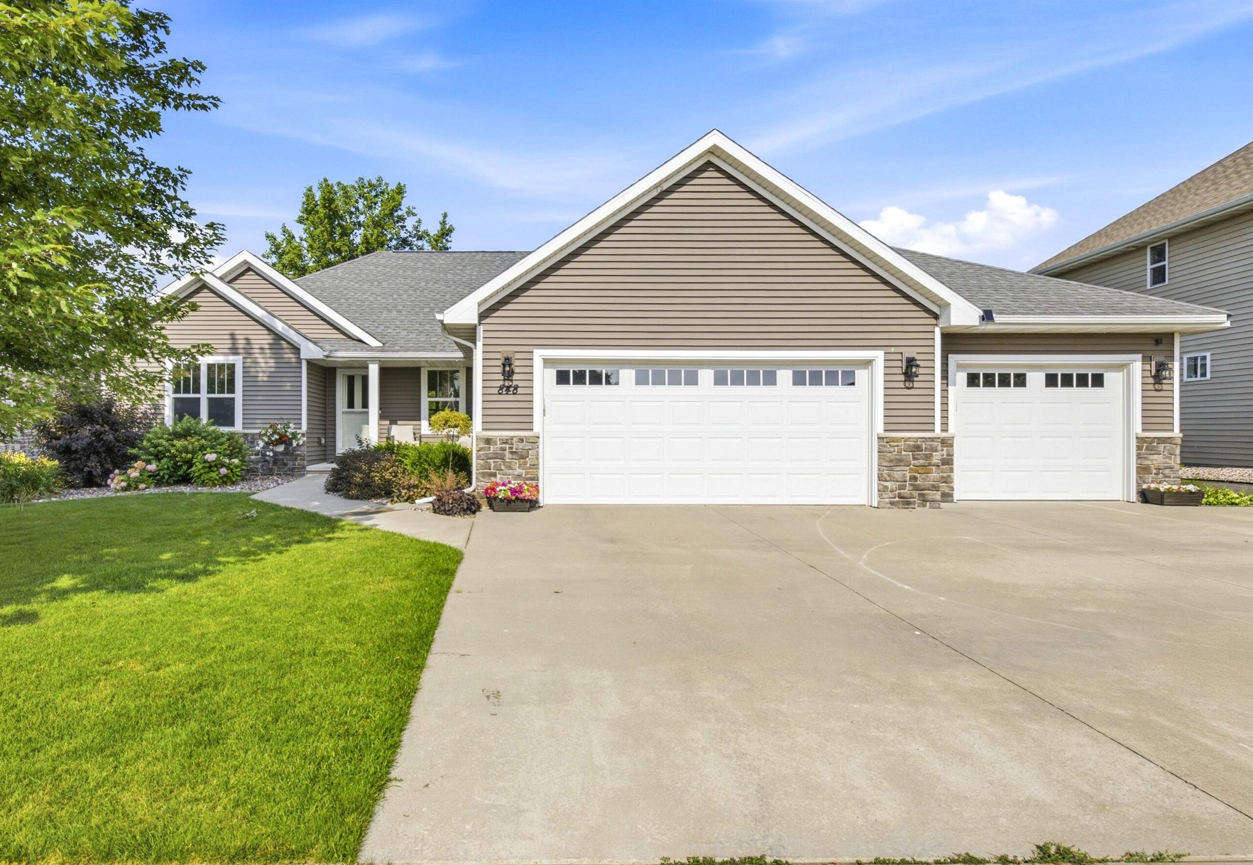 848 LOTUS Trail property preview photograph