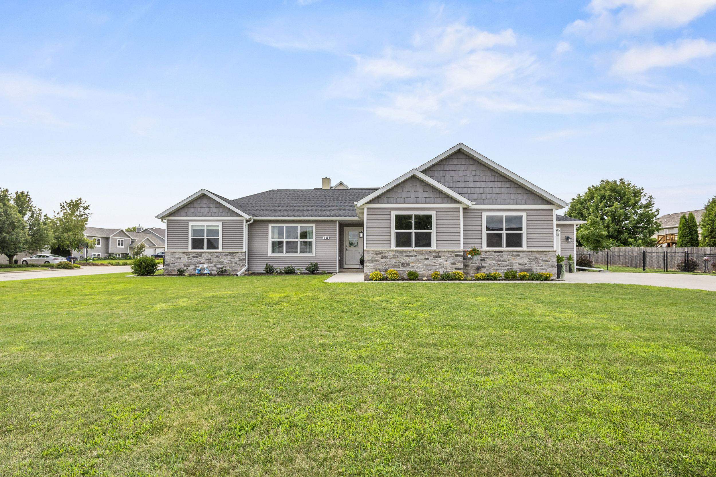825 S LINCOLN Street property preview photograph