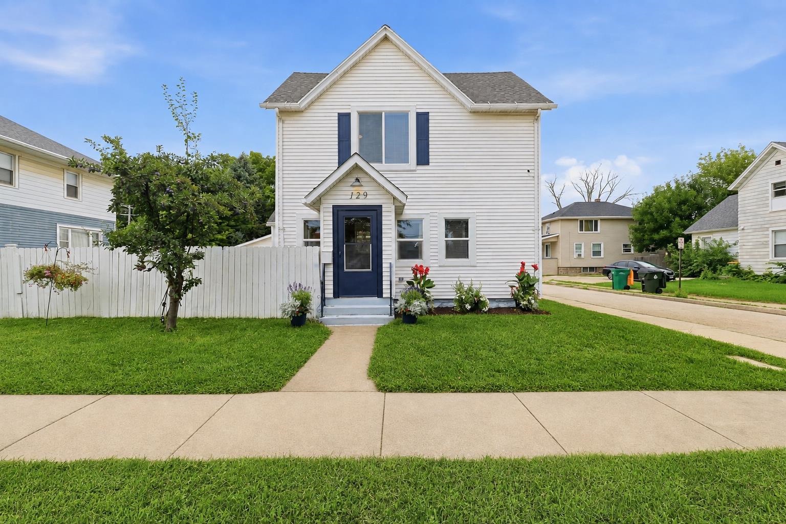 129 W SCOTT Street property preview photograph