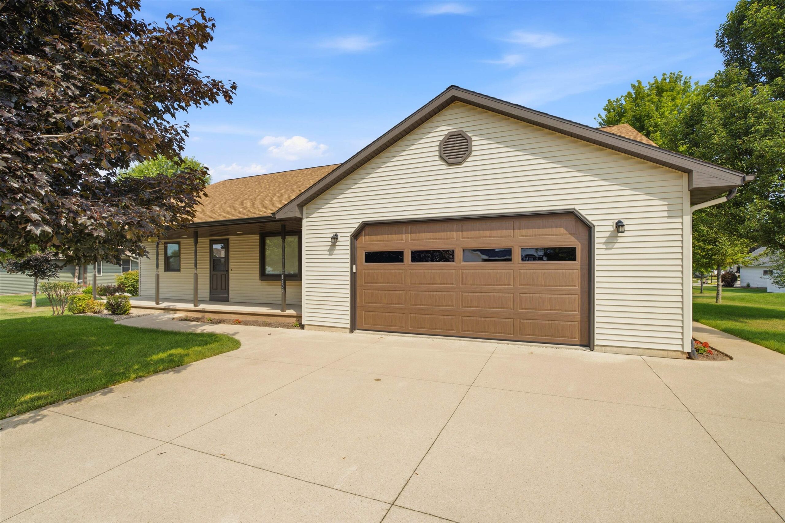 1405 PINEWOOD Court property preview photograph