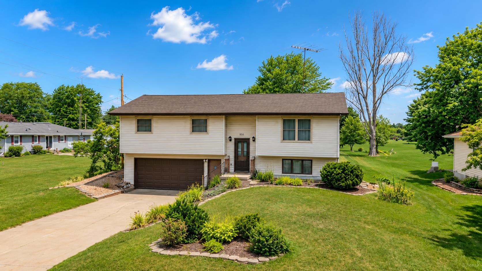 353 E CUMBERLAND Street property preview photograph