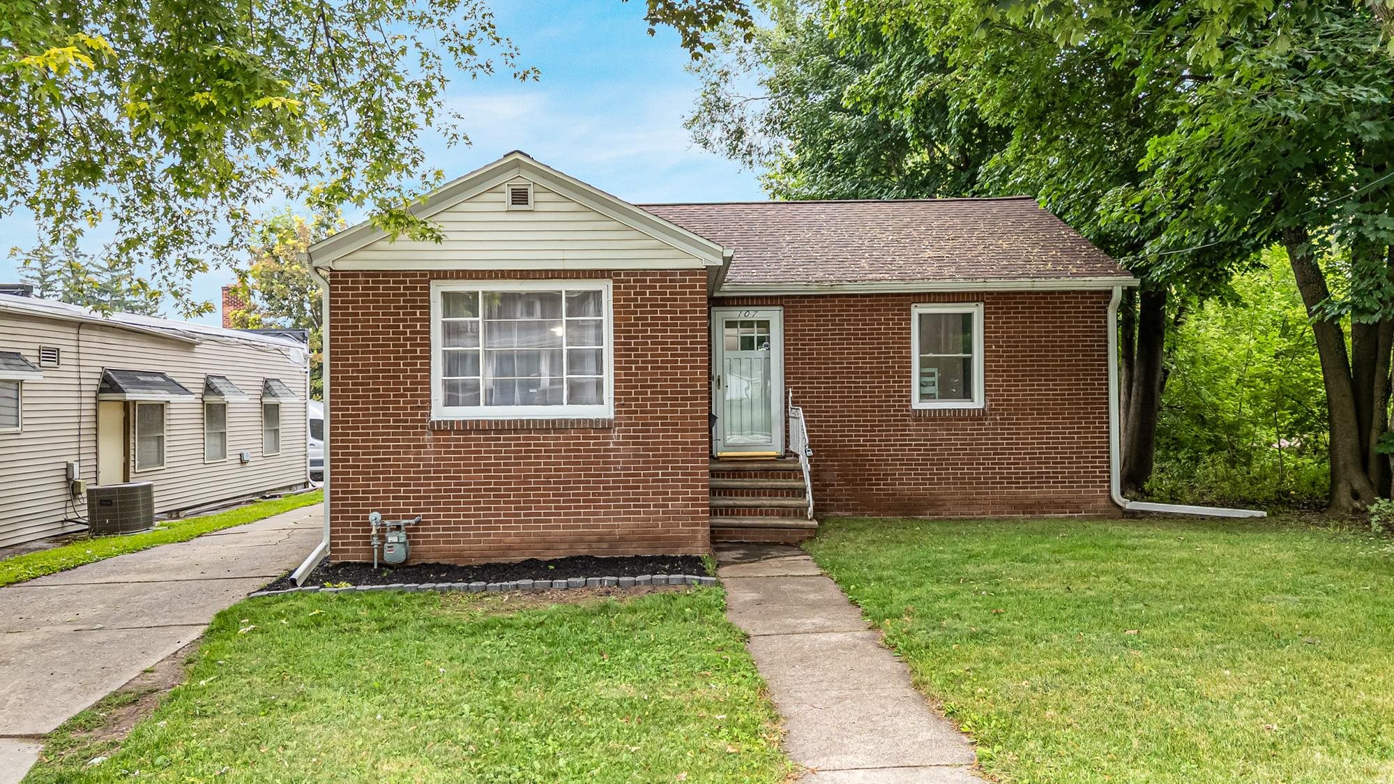 107 S ONEIDA Street property preview photograph