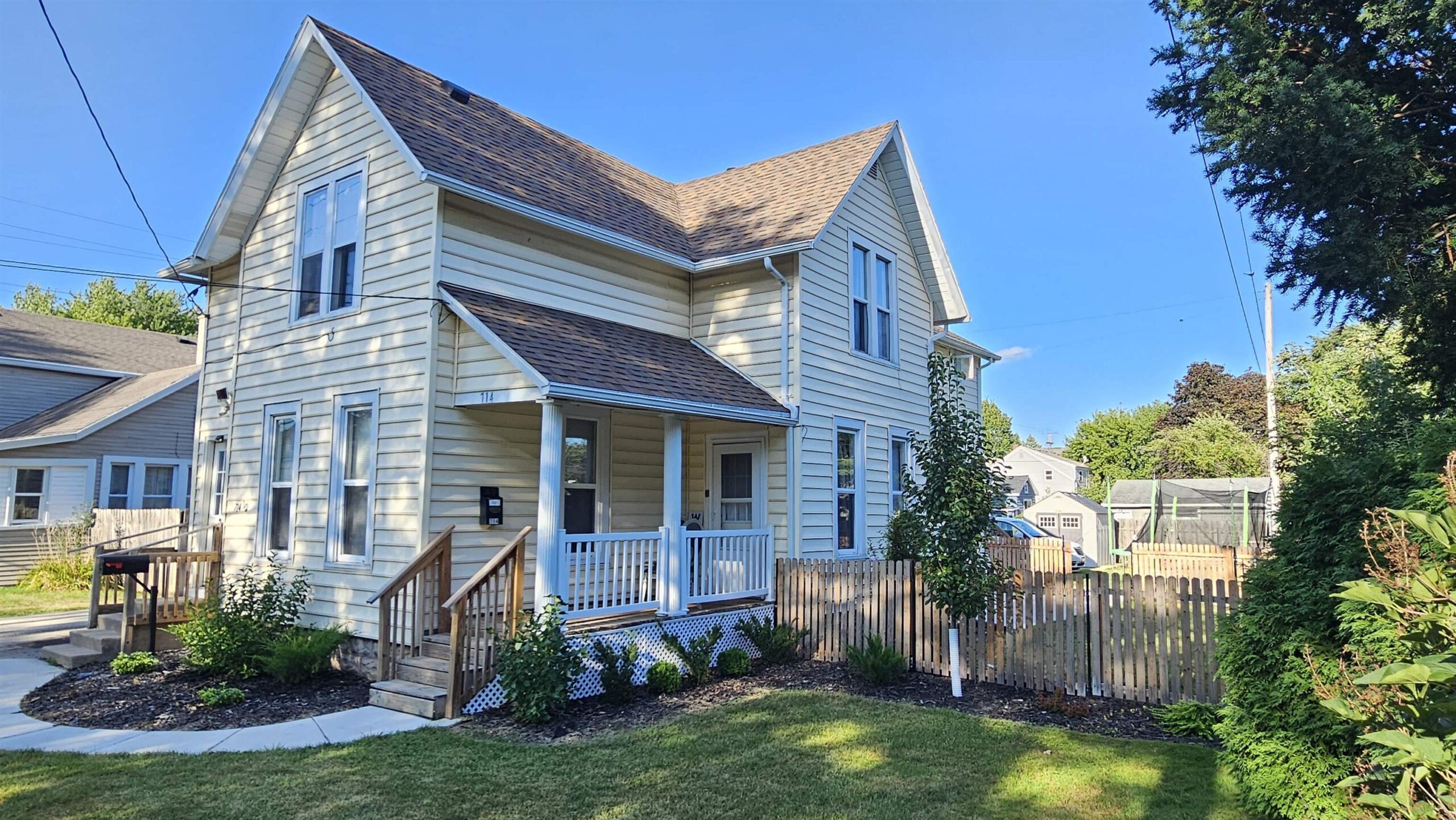 714 N DURKEE Street property preview photograph