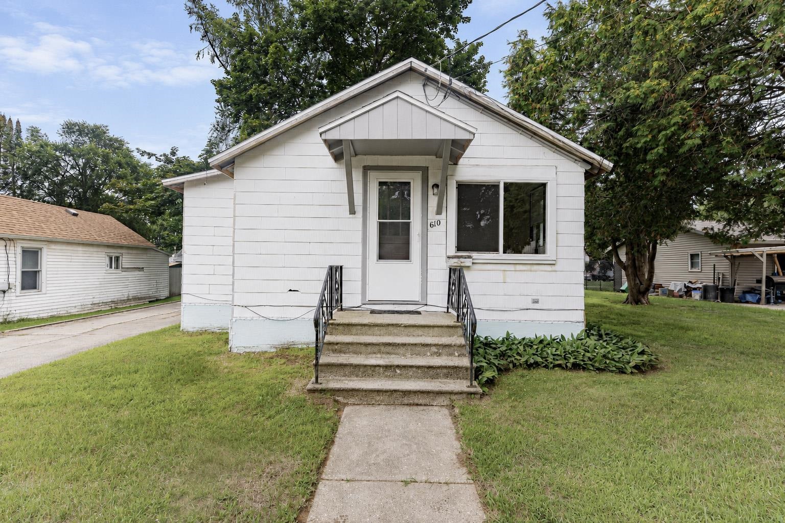 610 E SCHURZ Street property preview photograph