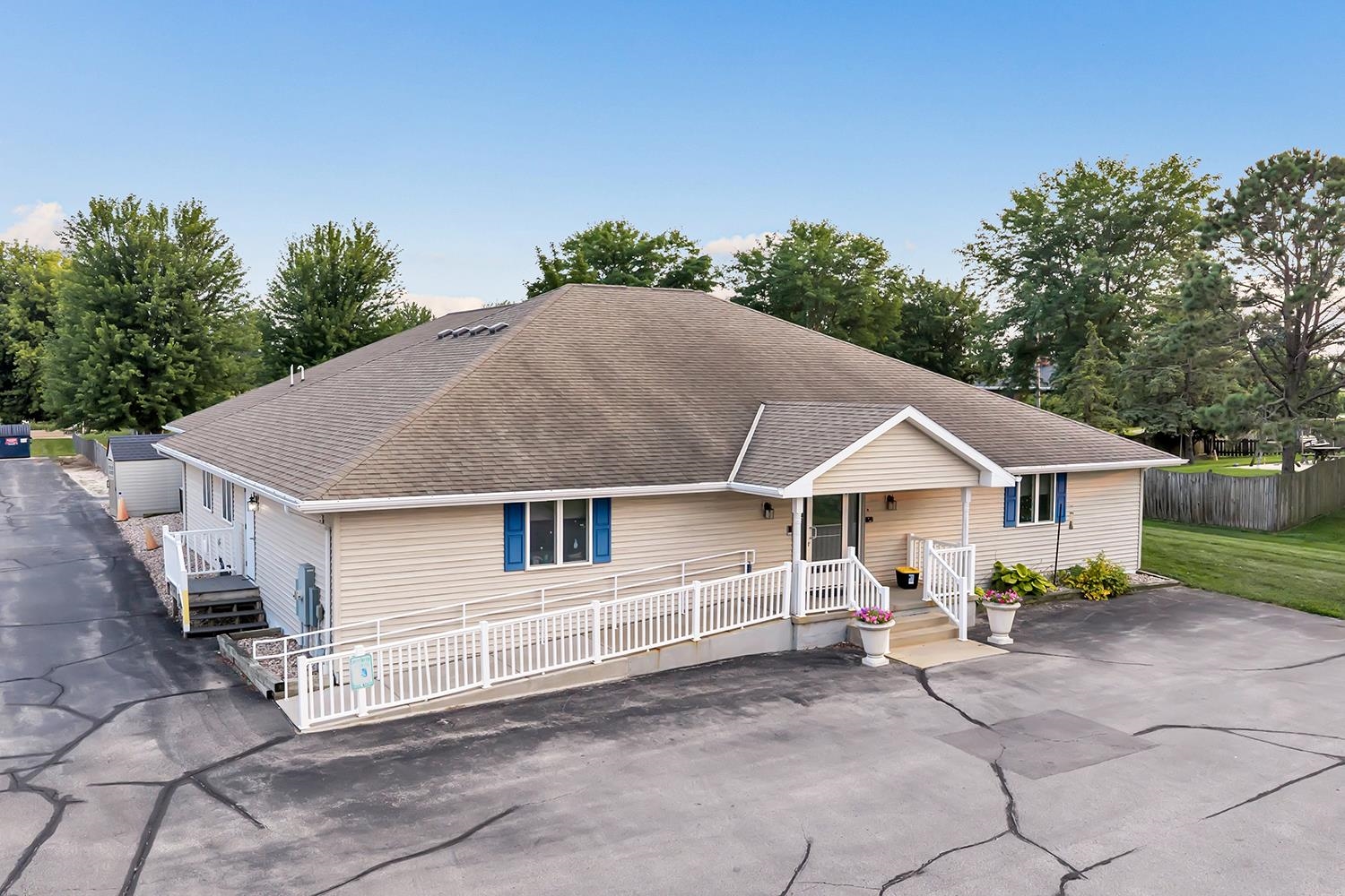 5140 ALGOMA Road property preview photograph