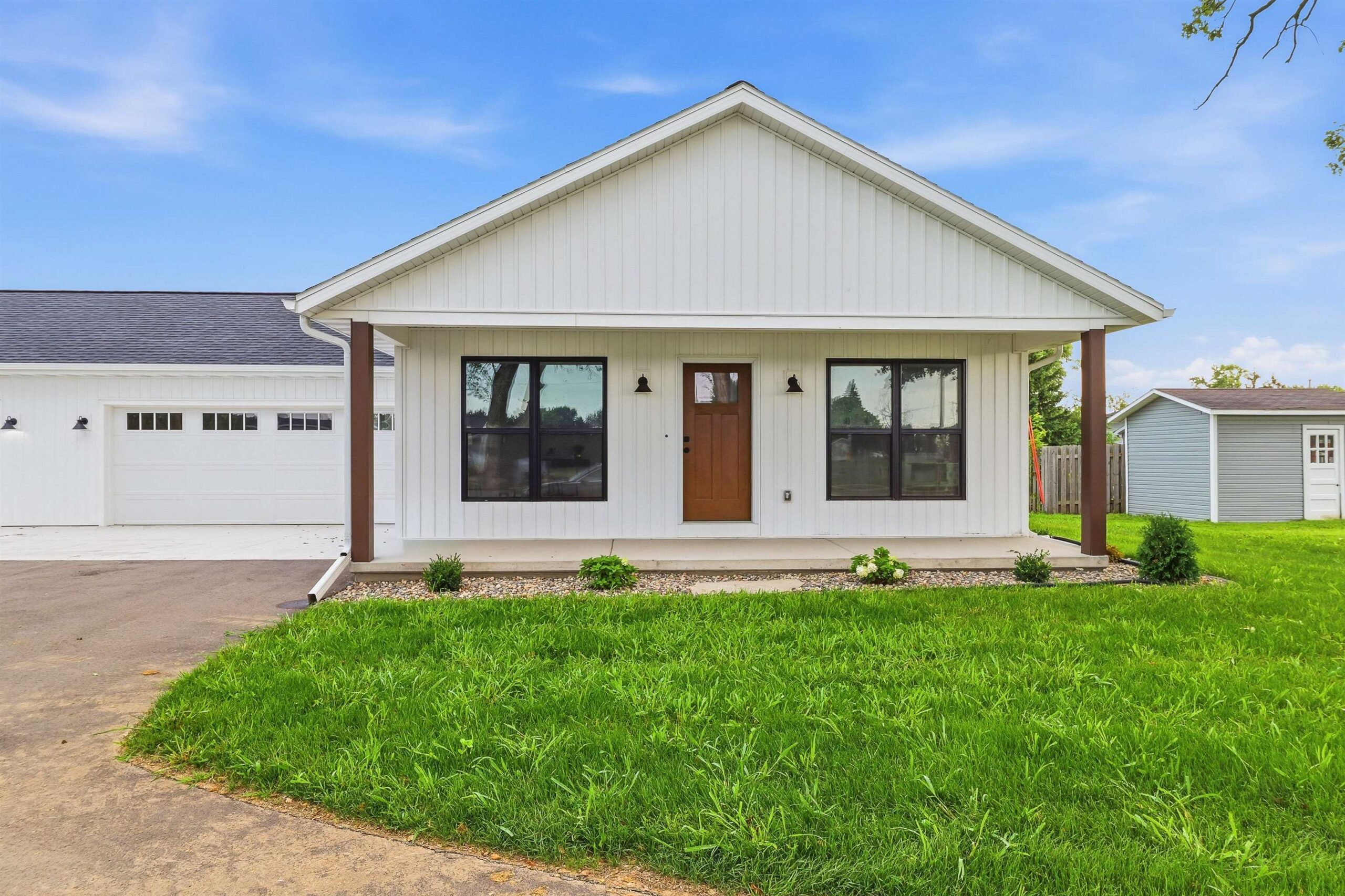 W5311 E PIONEER Road property preview photograph