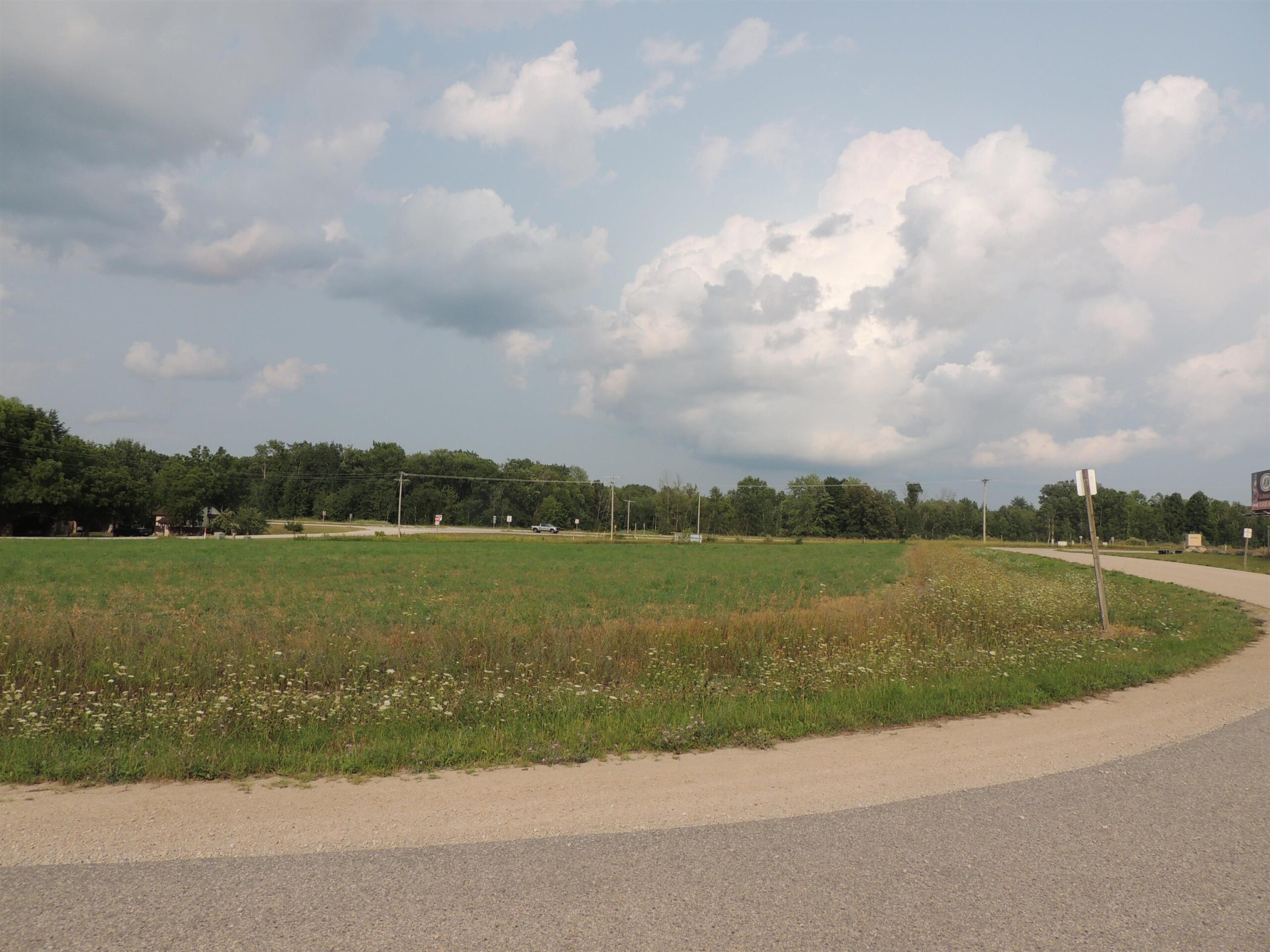 D B FRONTAGE Road property preview photograph