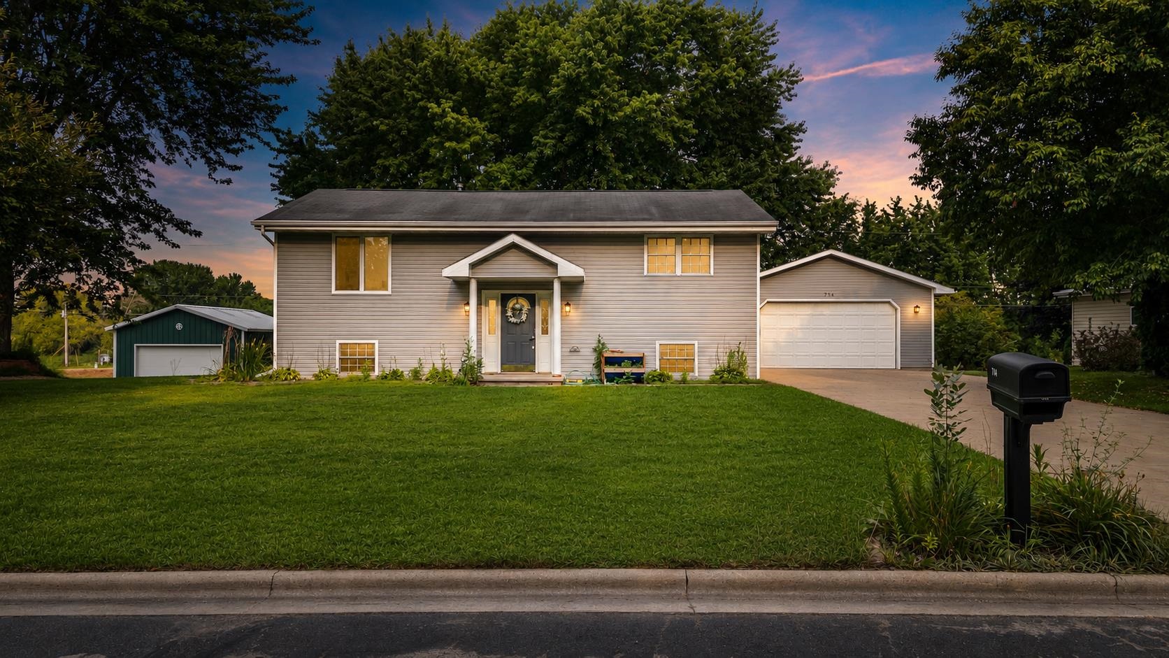 714 GIESE Street property preview photograph