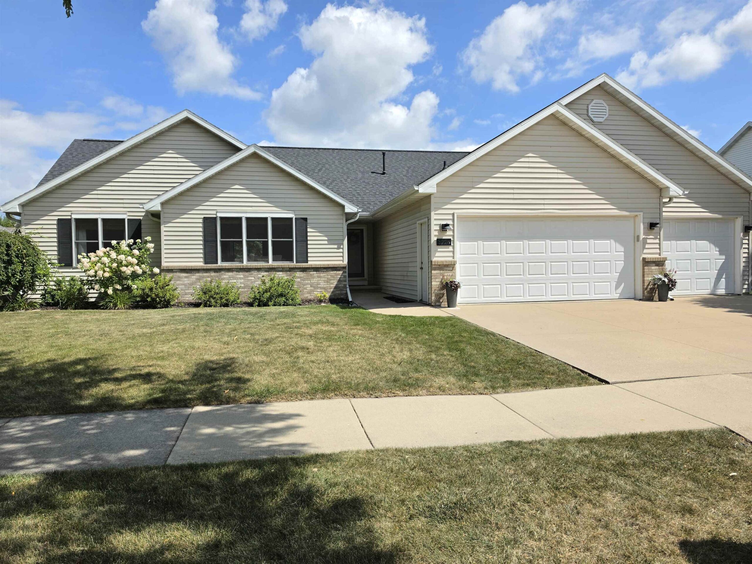 3226 E GREENLEAF Drive property preview photograph
