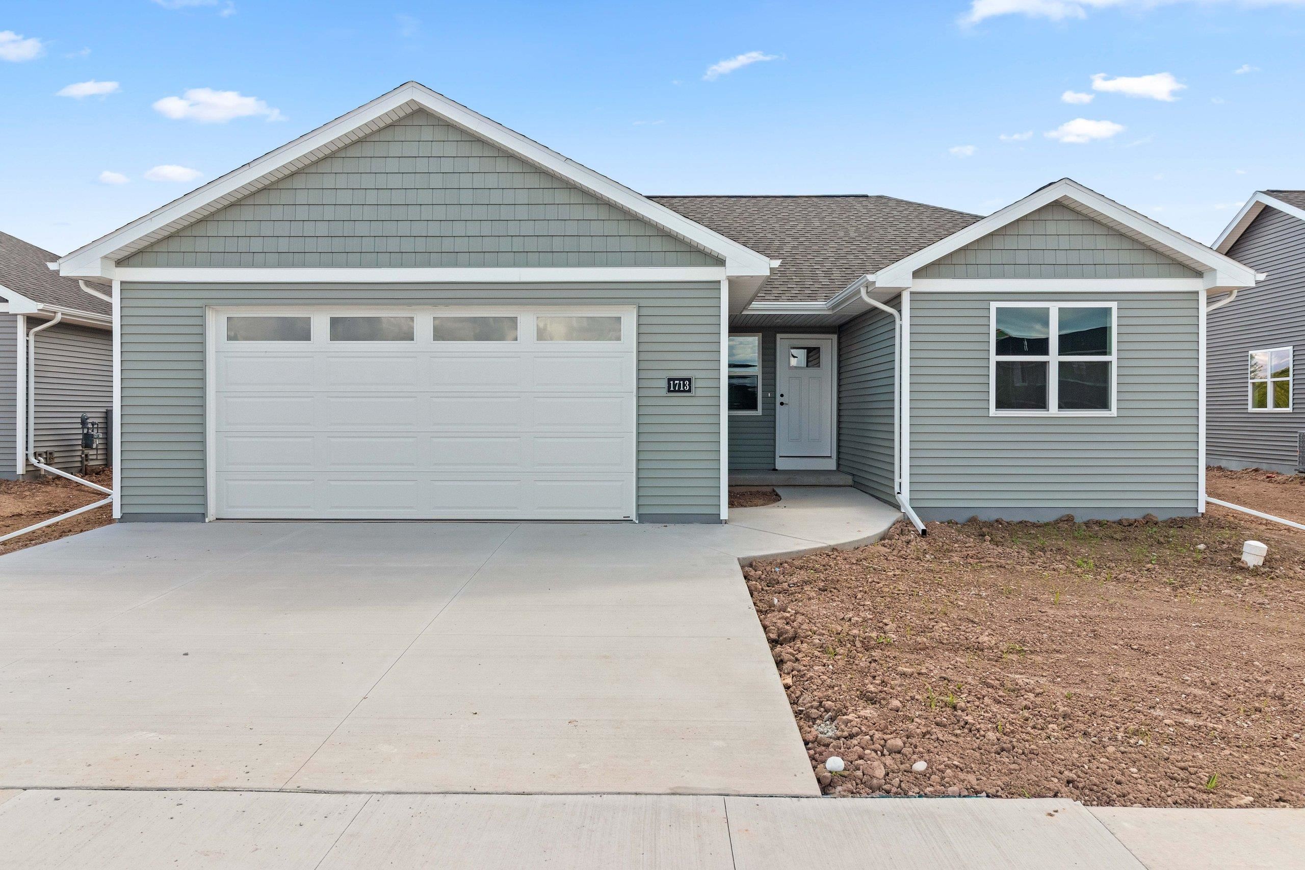 1713 GOLDEN GATE Drive property preview photograph