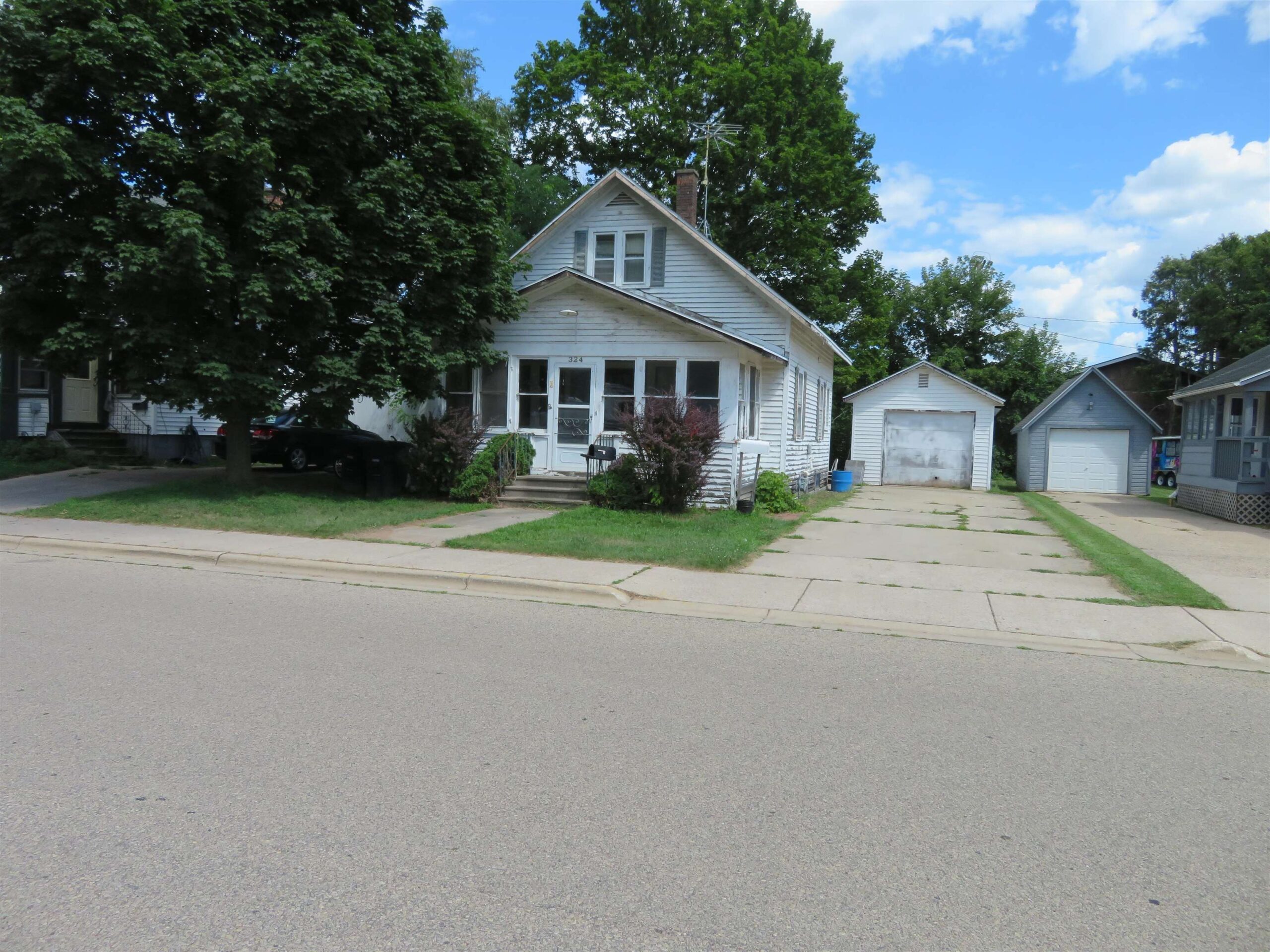 324 S WASHINGTON Street property preview photograph