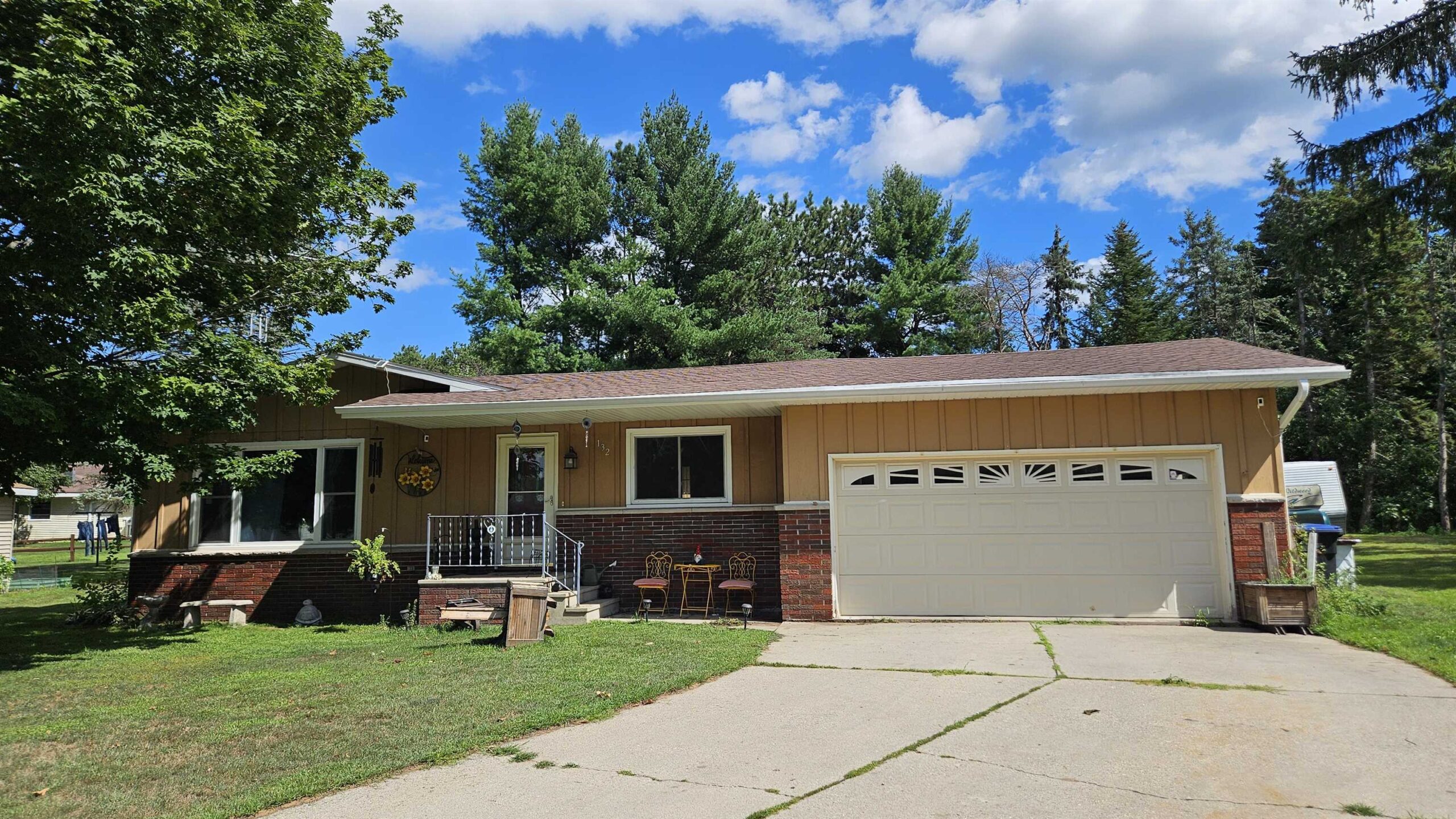 132 SCHOOL Court property preview photograph