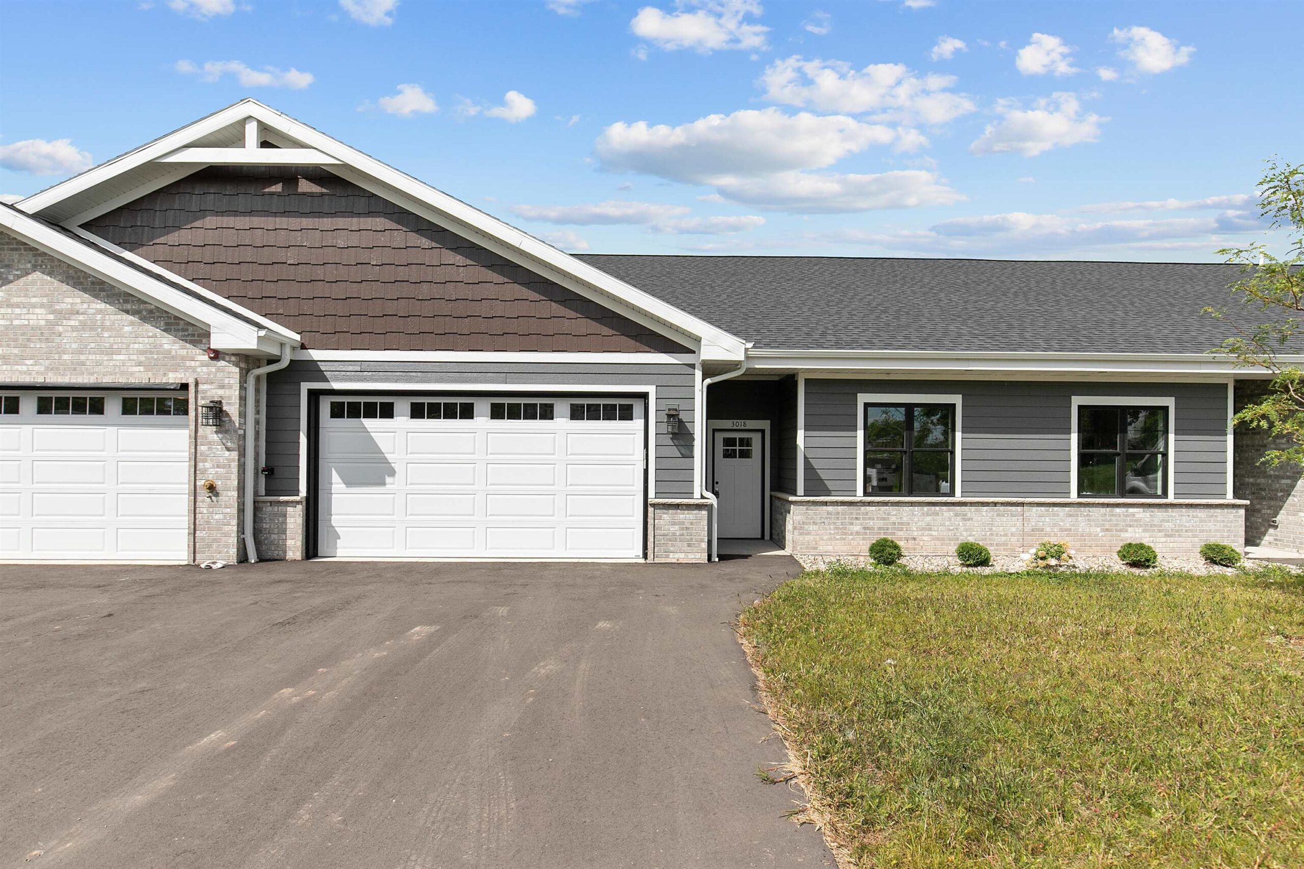 3026 COMMUNITY Way property preview photograph