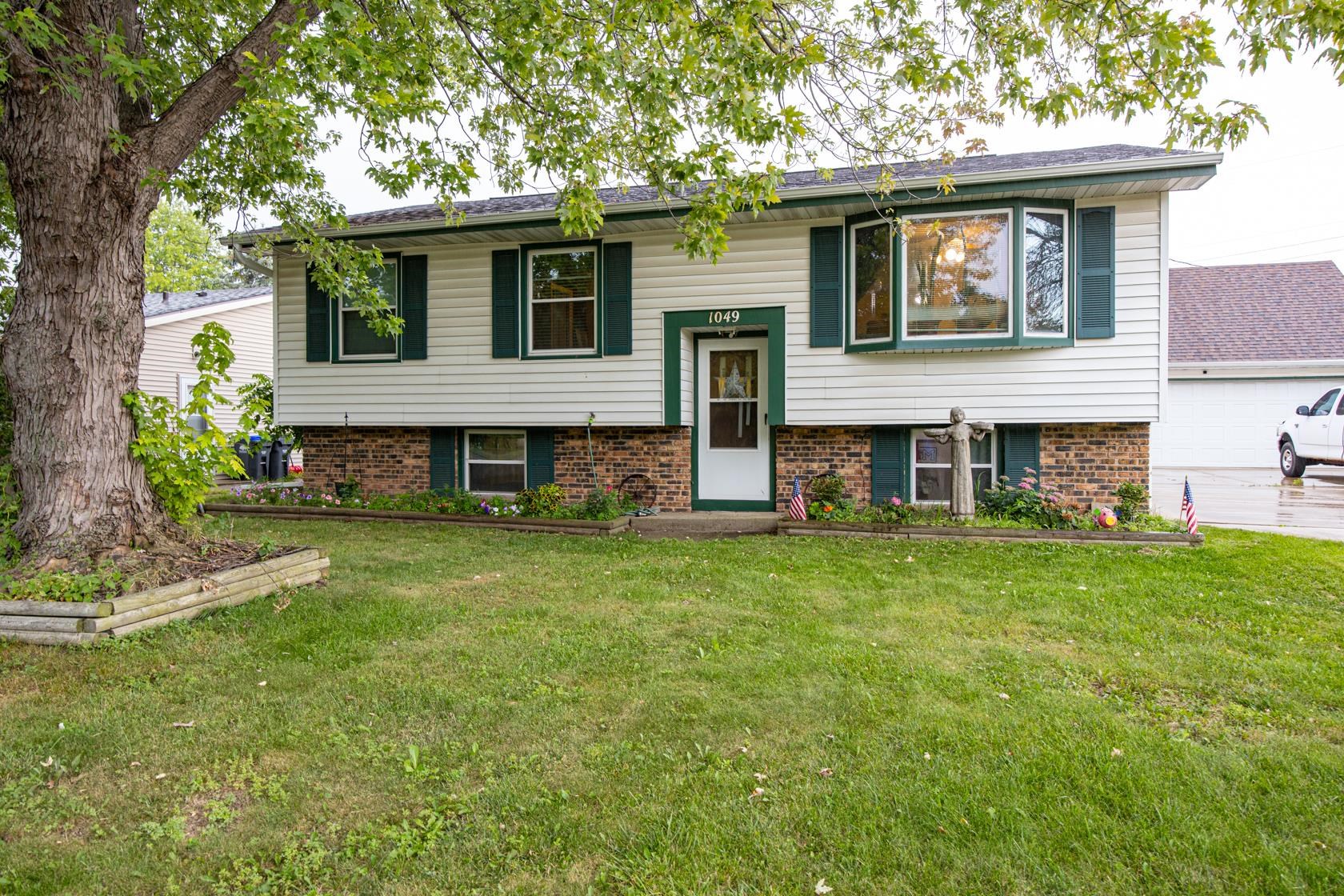 1049 GILLINGHAM Road property preview photograph