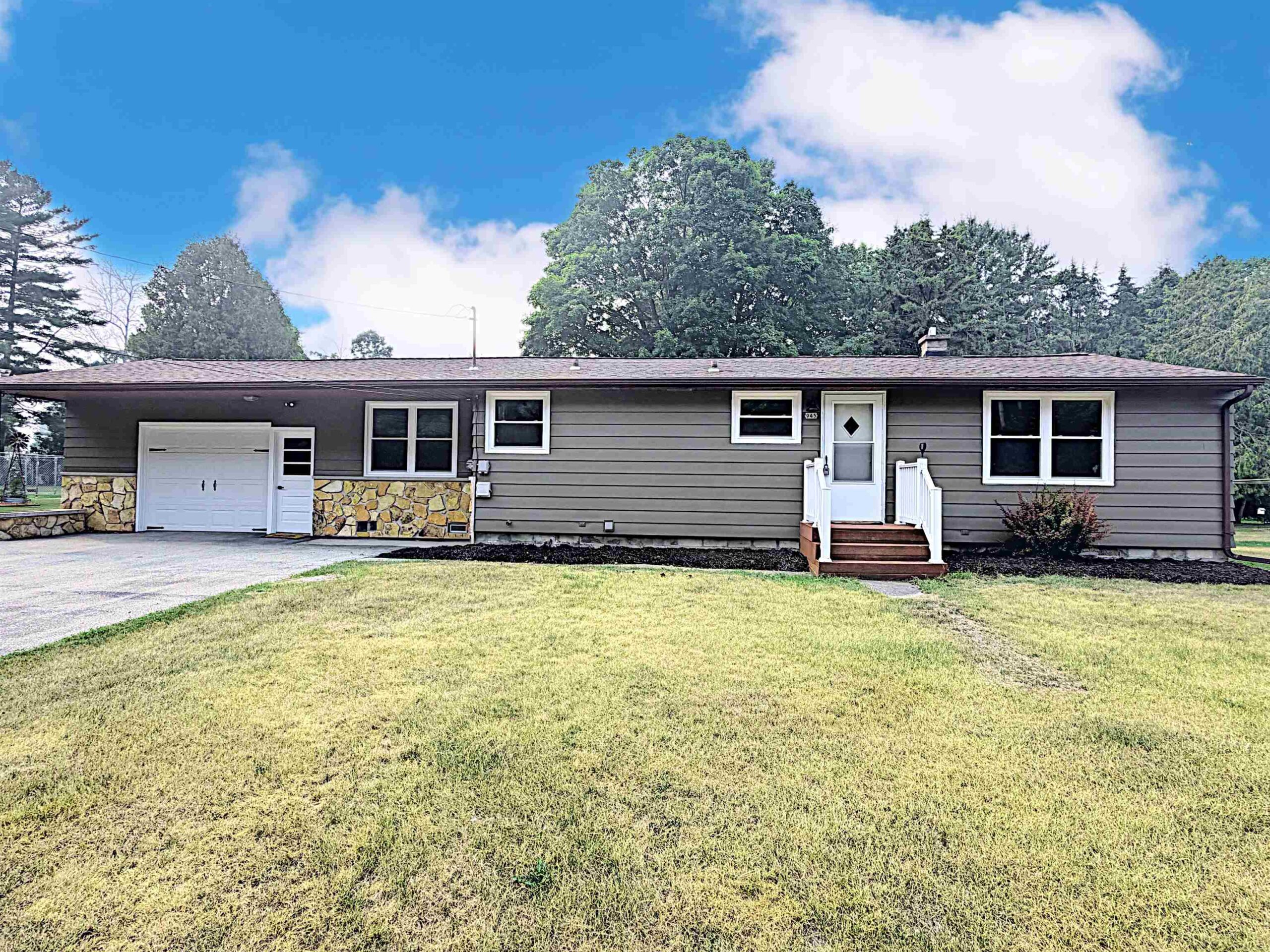 945 STEINER Drive property preview photograph