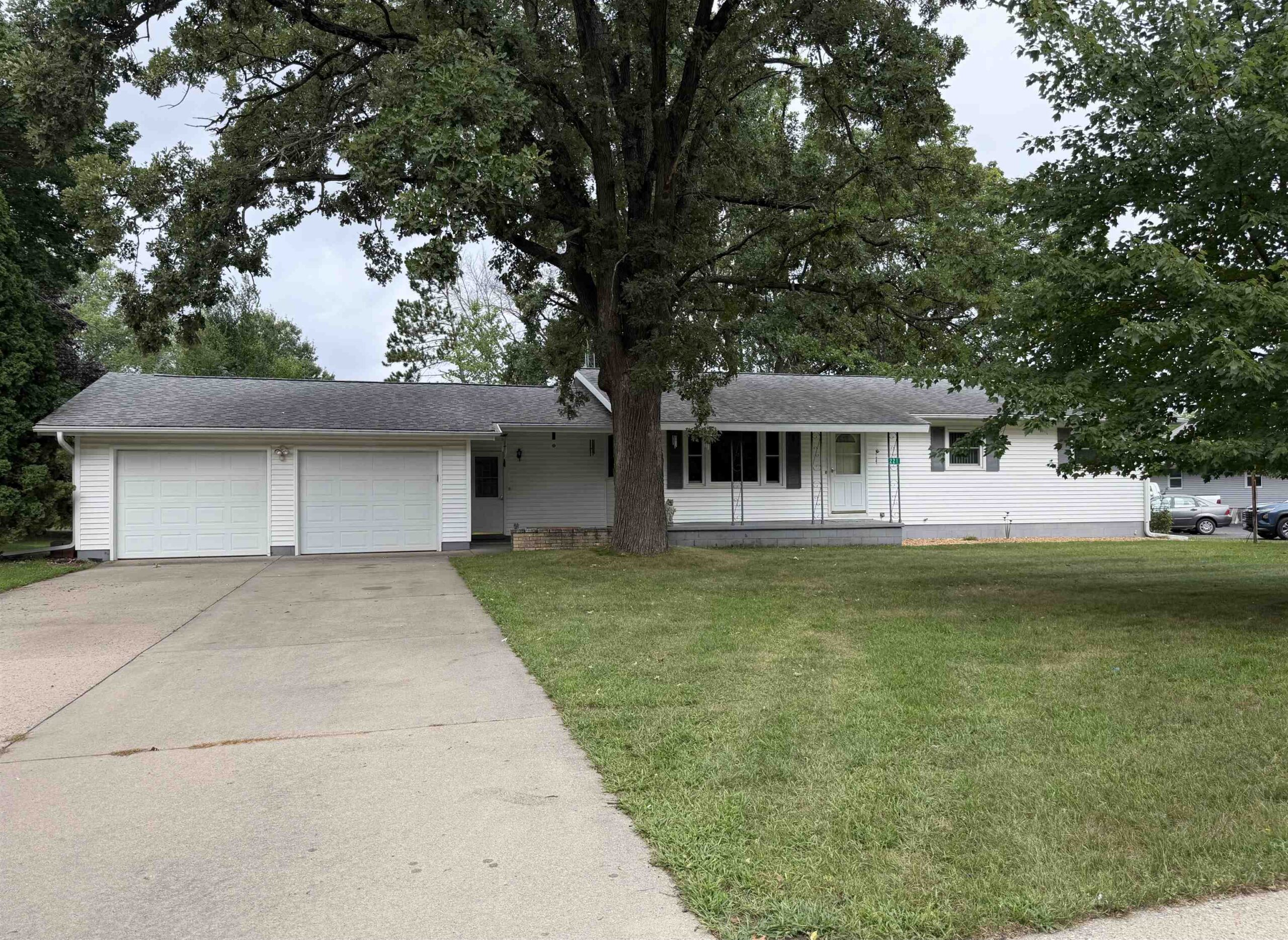 221 N LINDEN Street property preview photograph
