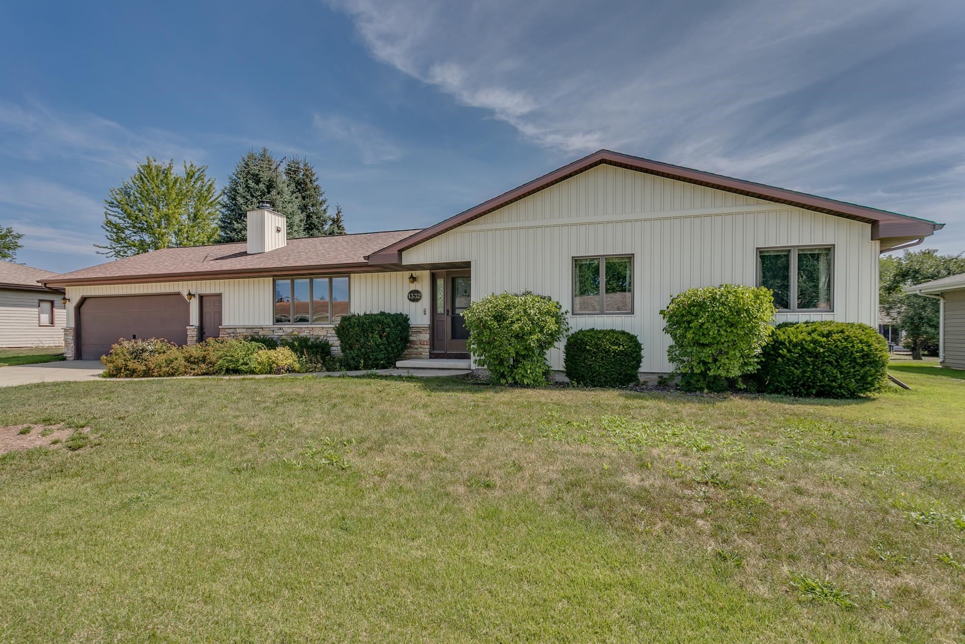 1332 MULBERRY Lane property preview photograph