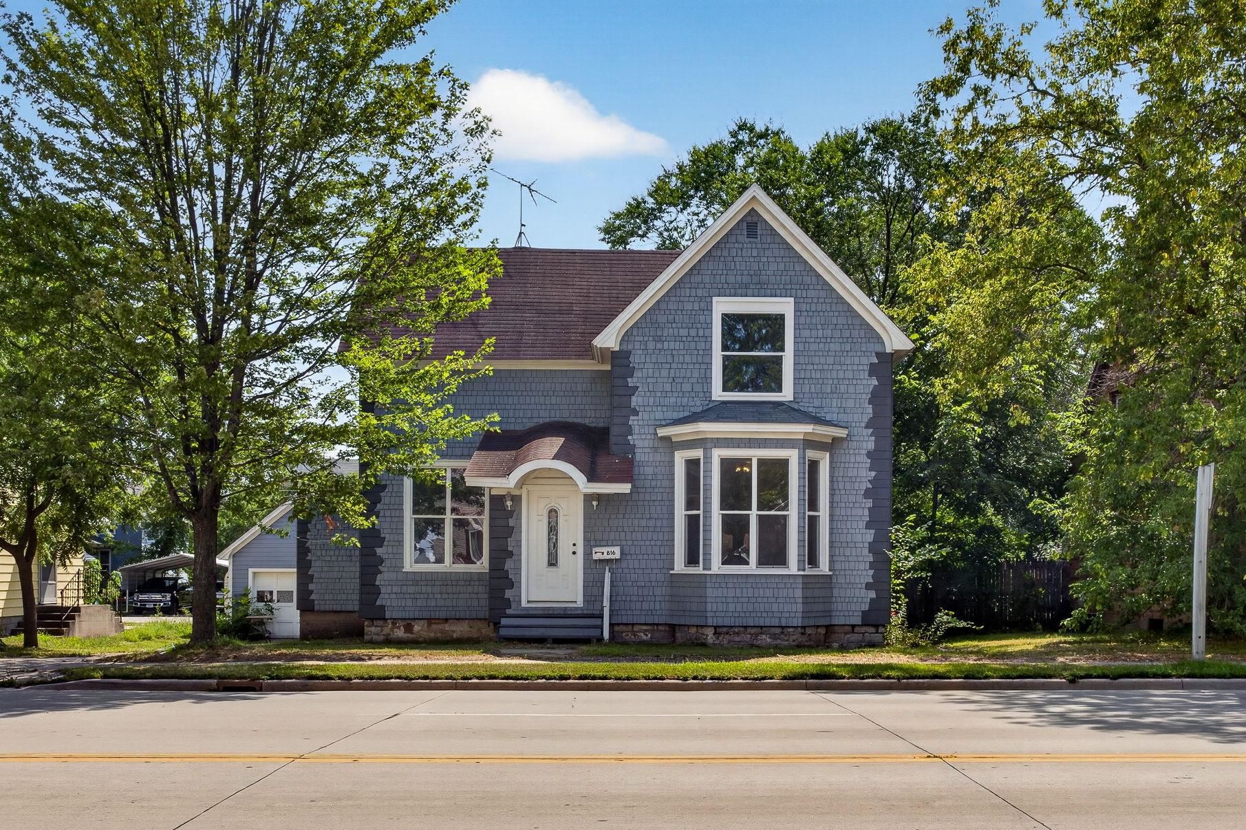 816 MARINETTE Avenue property preview photograph