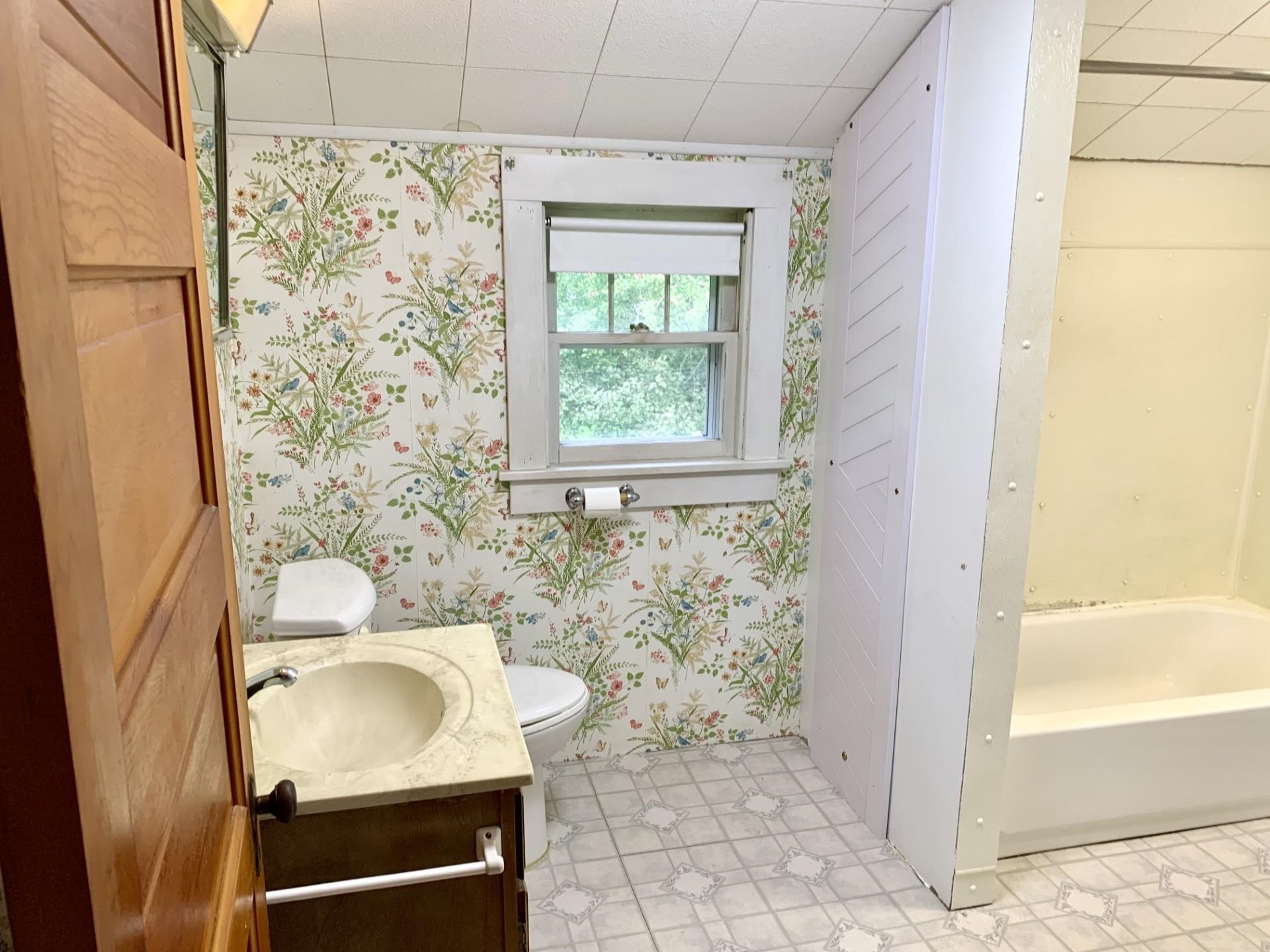 404 BIRCH Street property preview photograph