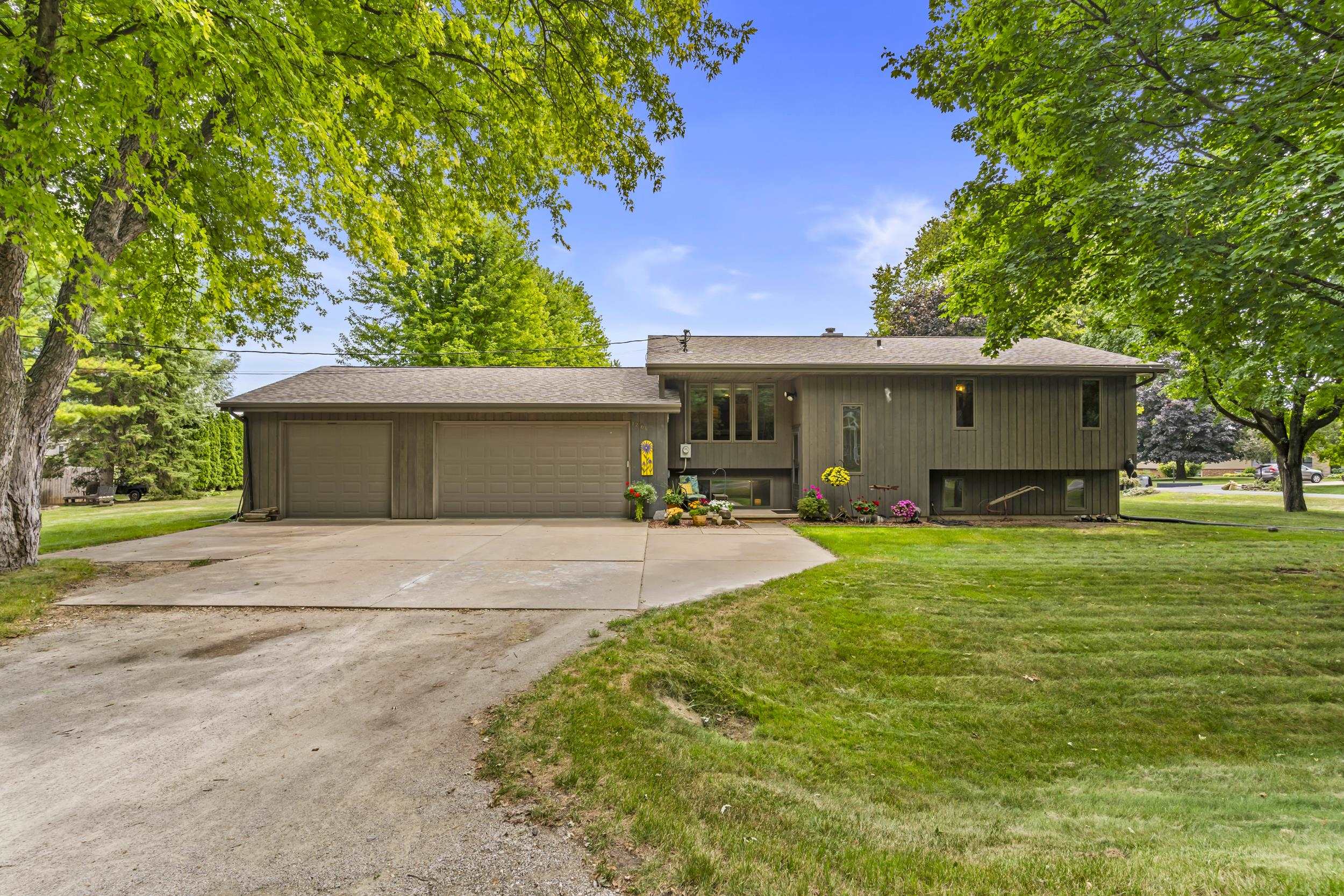 1261 GAVIN Road property preview photograph