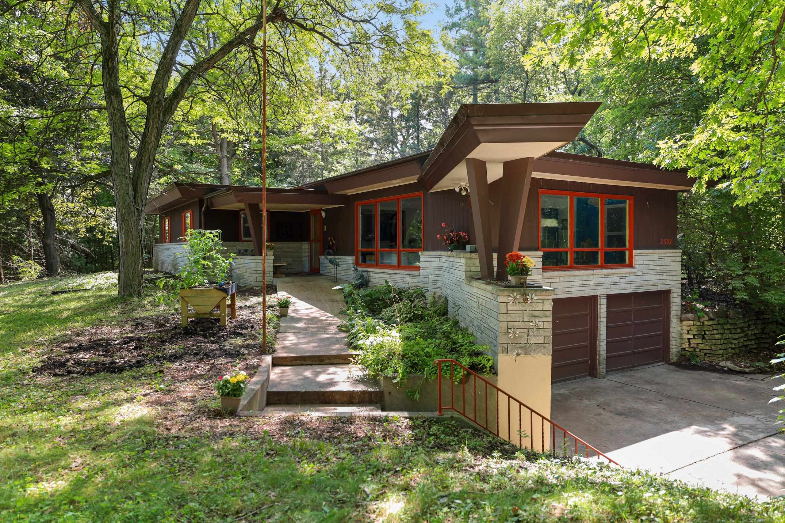 2532 SHERIDAN Drive property preview photograph