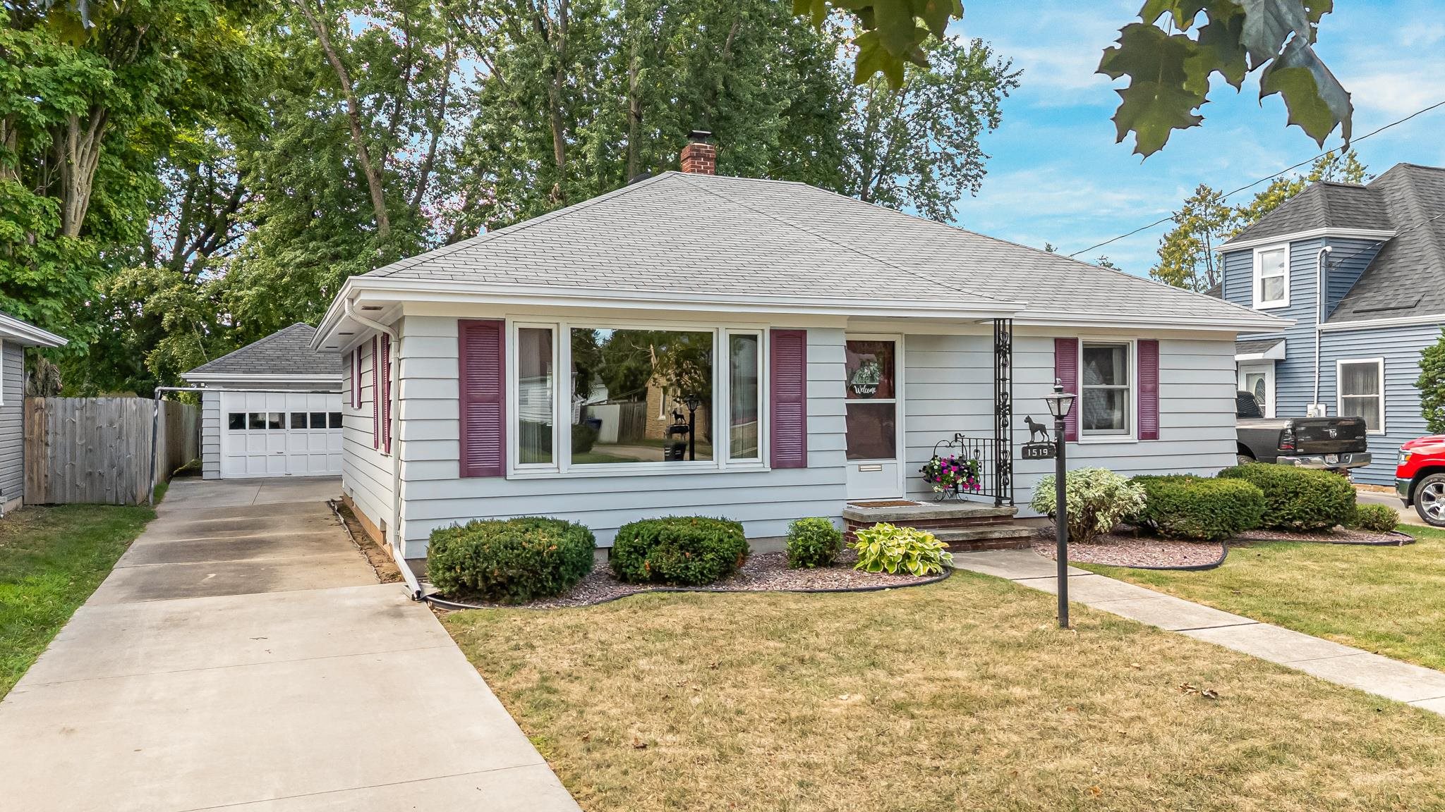1519 W COMMERCIAL Street property preview photograph