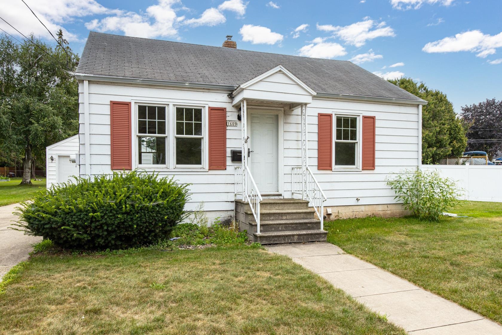 1609 W MURDOCK Avenue property preview photograph