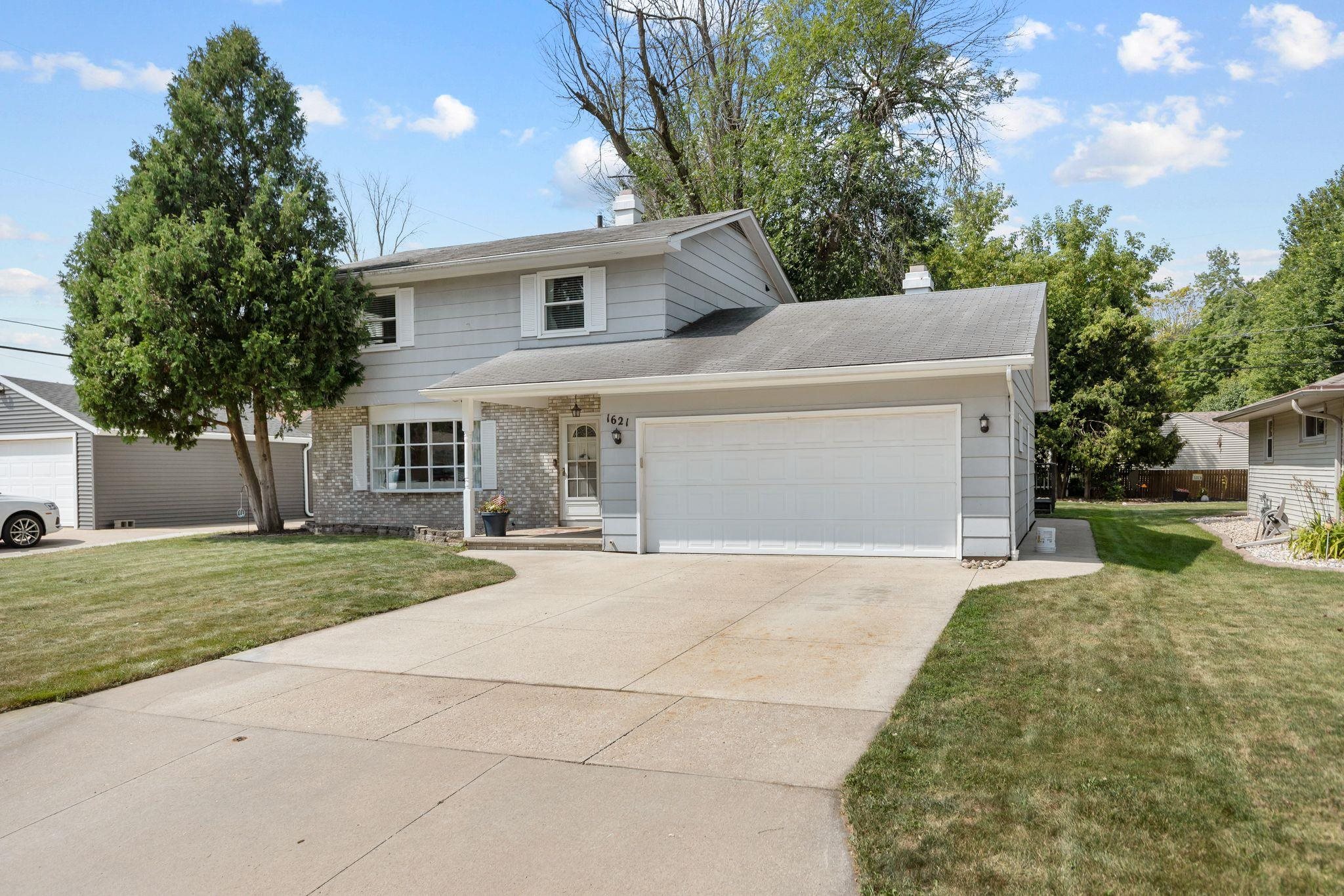 1621 N MCDONALD Street property preview photograph